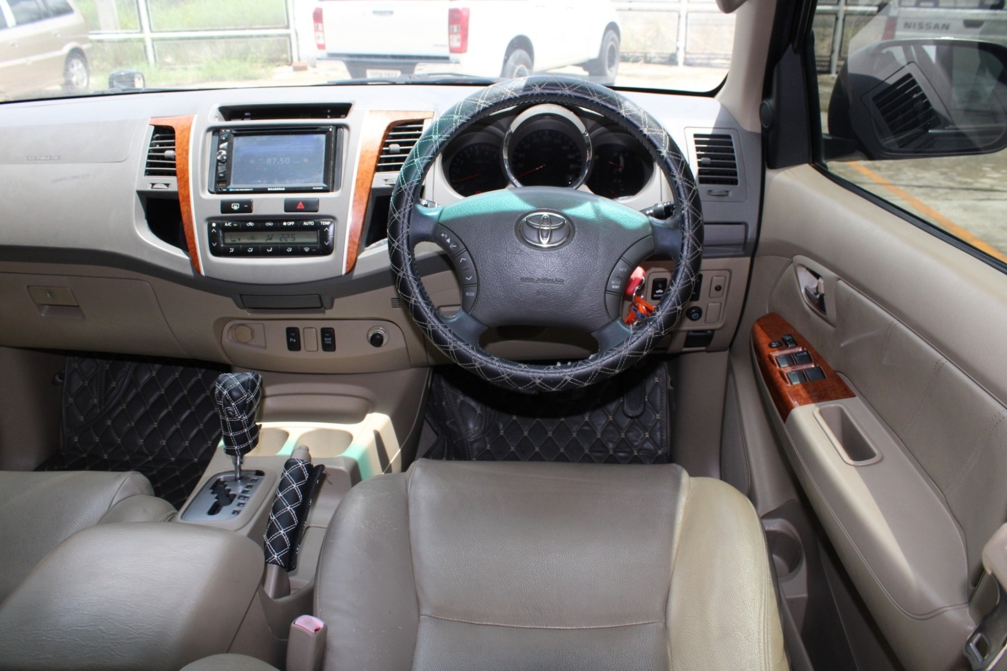2009 toyota Fortuner 2.7 V 2WD Auto สีดำ รถสวย SUV รถครอบครัว ยอดนิยม หน้าหลังเดิมสภาพสวยประหยัด (รูปที่ 10)