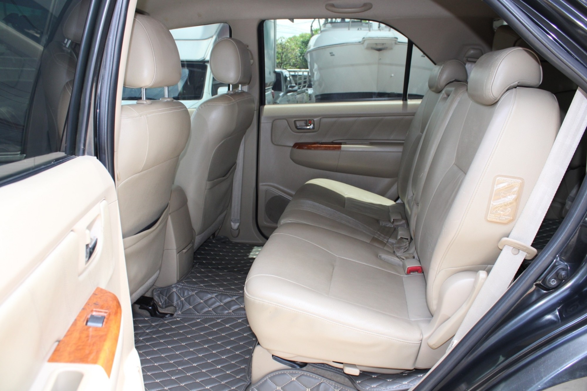 2009 toyota Fortuner 2.7 V 2WD Auto สีดำ รถสวย SUV รถครอบครัว ยอดนิยม หน้าหลังเดิมสภาพสวยประหยัด (รูปที่ 12)