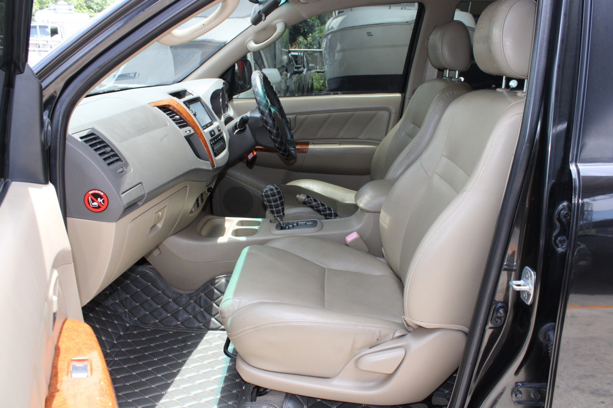 2009 toyota Fortuner 2.7 V 2WD Auto สีดำ รถสวย SUV รถครอบครัว ยอดนิยม หน้าหลังเดิมสภาพสวยประหยัด