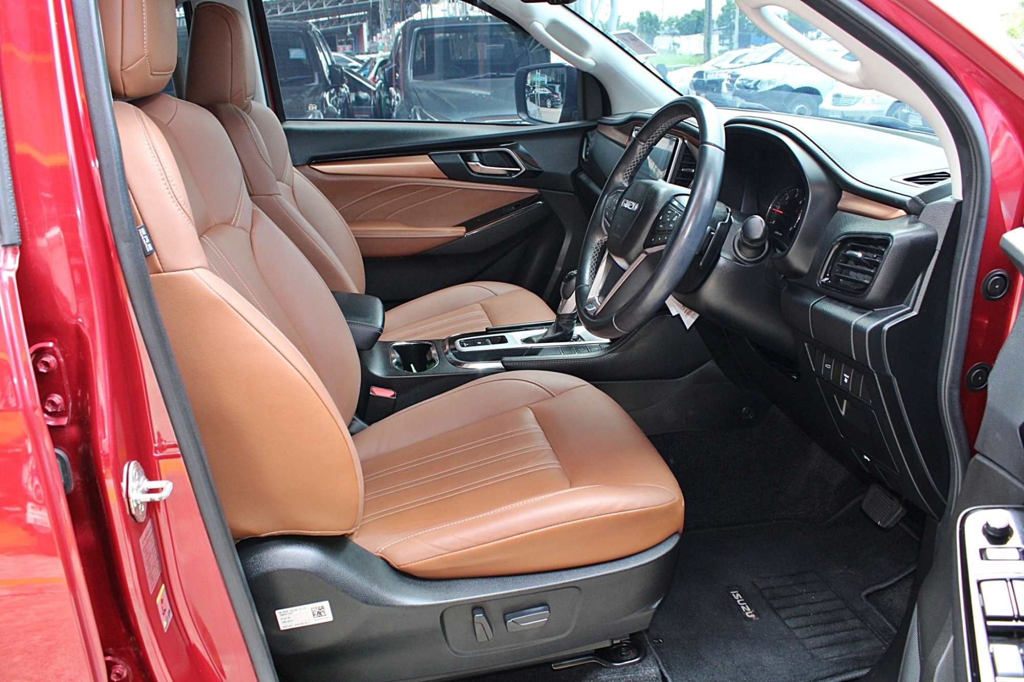 2021 Isuzu MU-X 1.9 Ultimate SUV AT สีแดงมะเมี่ยว ประหยัดเชื้อเพลิง ขับ2Wdยิ่งประหยัด ค่าภาษีถูกกว่าเครื่อง 3.0 และคันนี้สภาพสวยใสคล้ายป้ายแดง (รูปที่ 5)