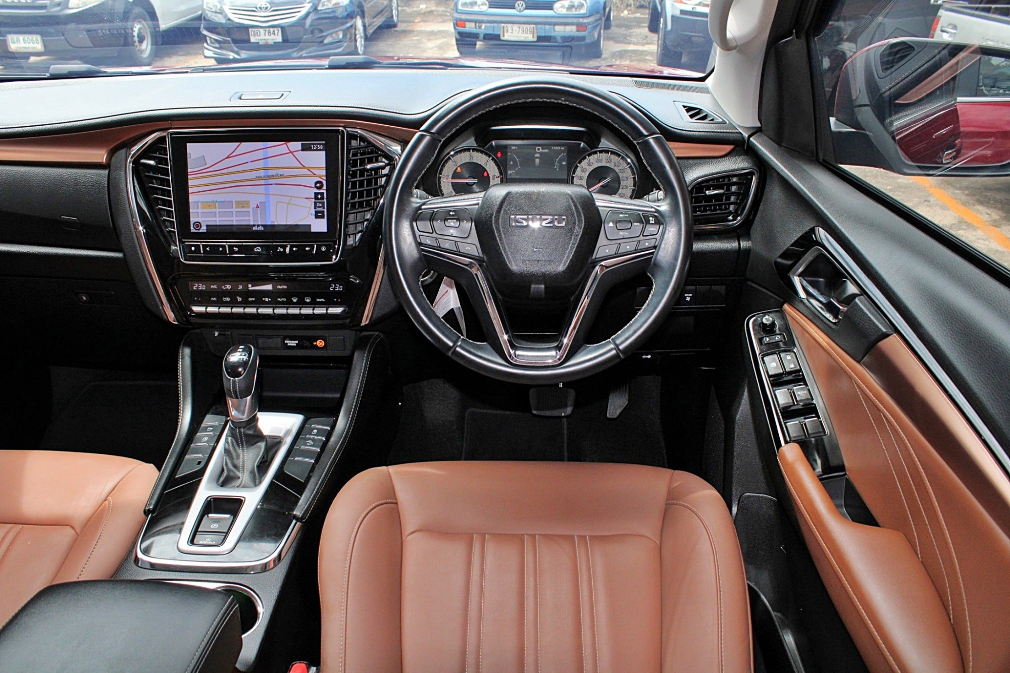 2021 Isuzu MU-X 1.9 Ultimate SUV AT สีแดงมะเมี่ยว ประหยัดเชื้อเพลิง ขับ2Wdยิ่งประหยัด ค่าภาษีถูกกว่าเครื่อง 3.0 และคันนี้สภาพสวยใสคล้ายป้ายแดง (รูปที่ 9)