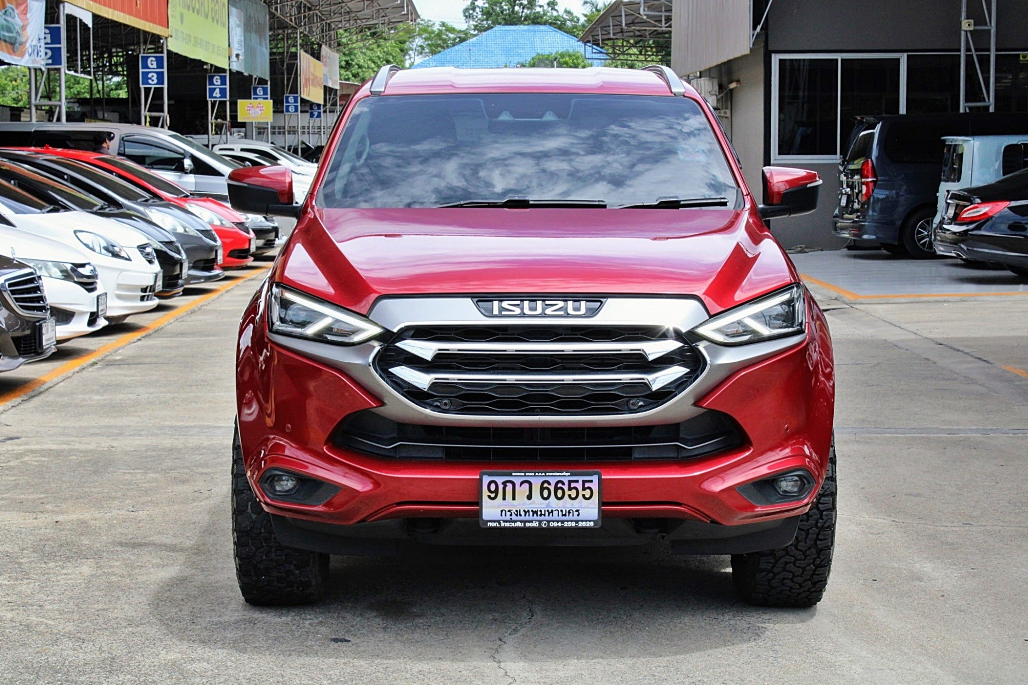 2021 Isuzu MU-X 1.9 Ultimate SUV AT สีแดงมะเมี่ยว ประหยัดเชื้อเพลิง ขับ2Wdยิ่งประหยัด ค่าภาษีถูกกว่าเครื่อง 3.0 และคันนี้สภาพสวยใสคล้ายป้ายแดง