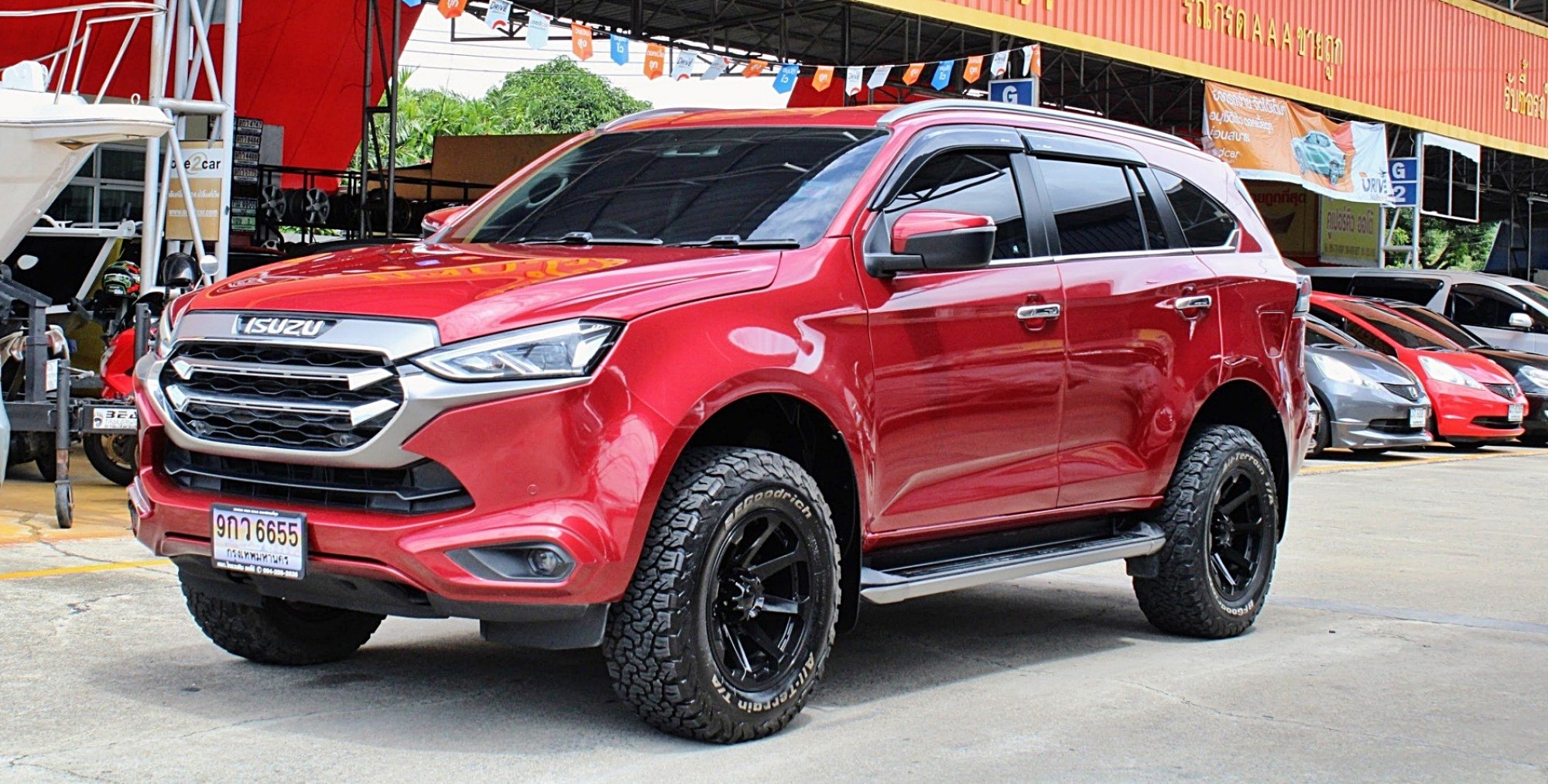 2021 Isuzu MU-X 1.9 Ultimate SUV AT สีแดงมะเมี่ยว ประหยัดเชื้อเพลิง ขับ2Wdยิ่งประหยัด ค่าภาษีถูกกว่าเครื่อง 3.0 และคันนี้สภาพสวยใสคล้ายป้ายแดง (รูปที่ 3)