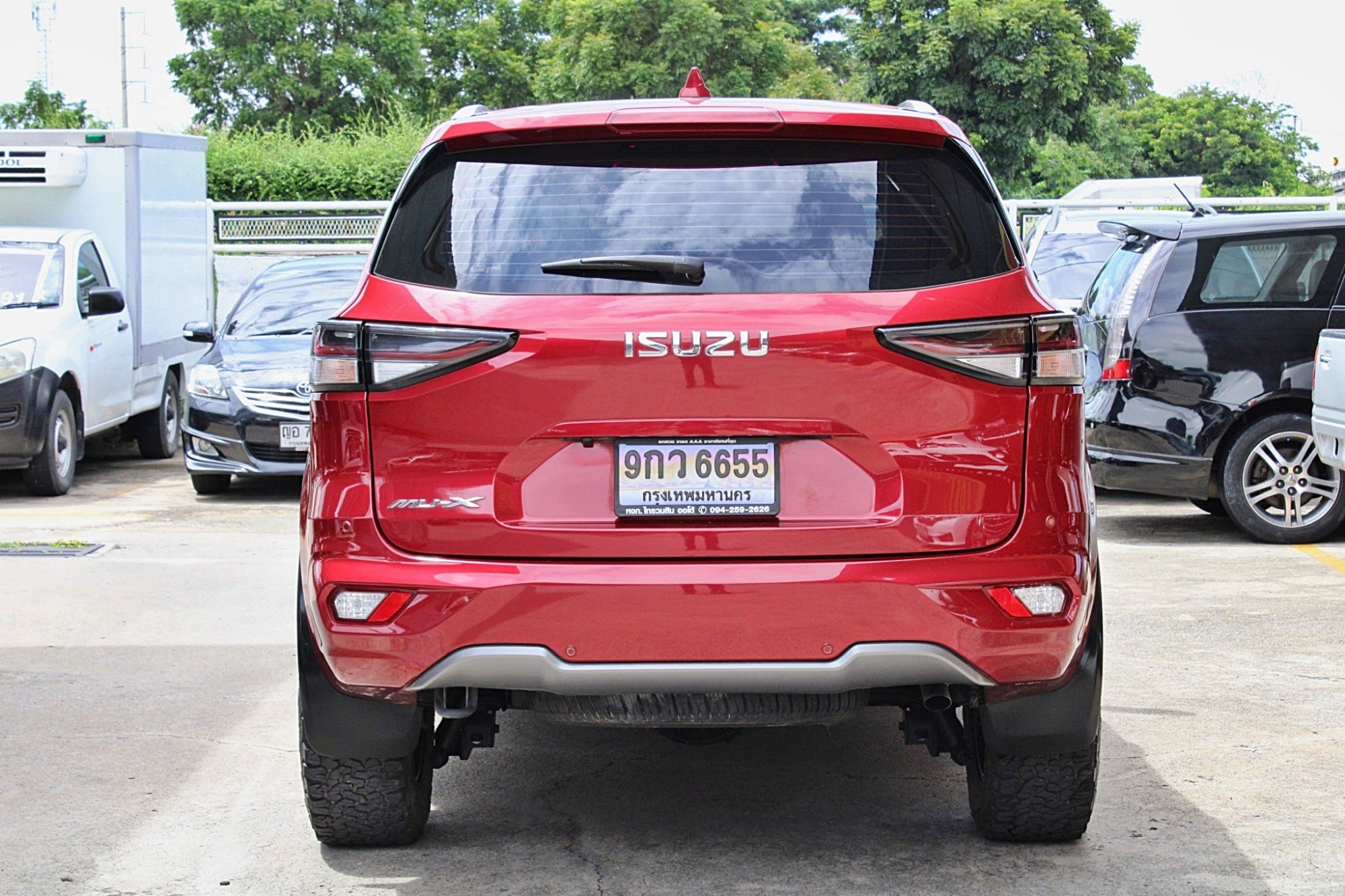 2021 Isuzu MU-X 1.9 Ultimate SUV AT สีแดงมะเมี่ยว ประหยัดเชื้อเพลิง ขับ2Wdยิ่งประหยัด ค่าภาษีถูกกว่าเครื่อง 3.0 และคันนี้สภาพสวยใสคล้ายป้ายแดง (รูปที่ 4)