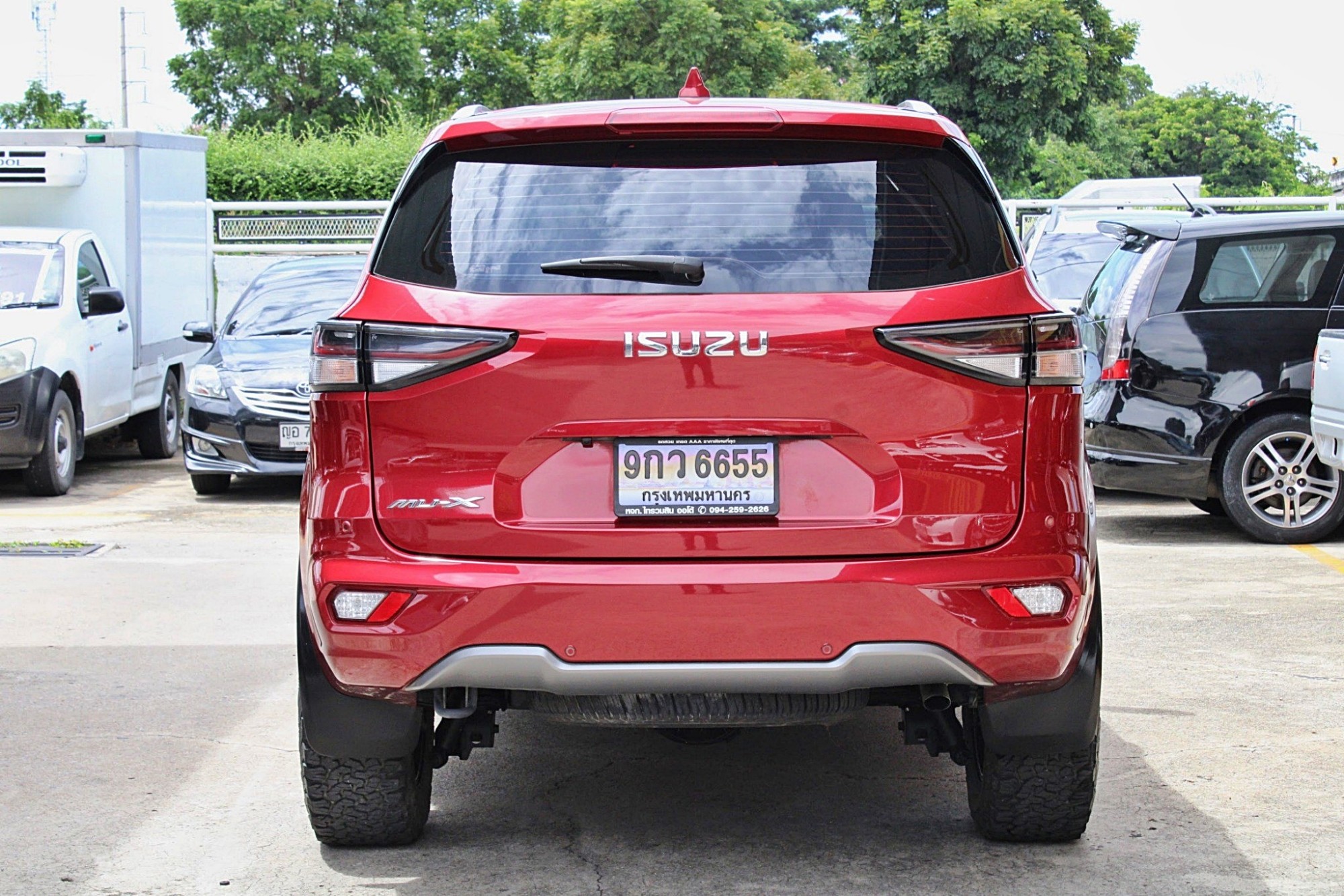 2021 Isuzu MU-X 1.9 Ultimate SUV AT สีแดงมะเมี่ยว ประหยัดเชื้อเพลิง ขับ2Wdยิ่งประหยัด ค่าภาษีถูกกว่าเครื่อง 3.0 และคันนี้สภาพสวยใสคล้ายป้ายแดง