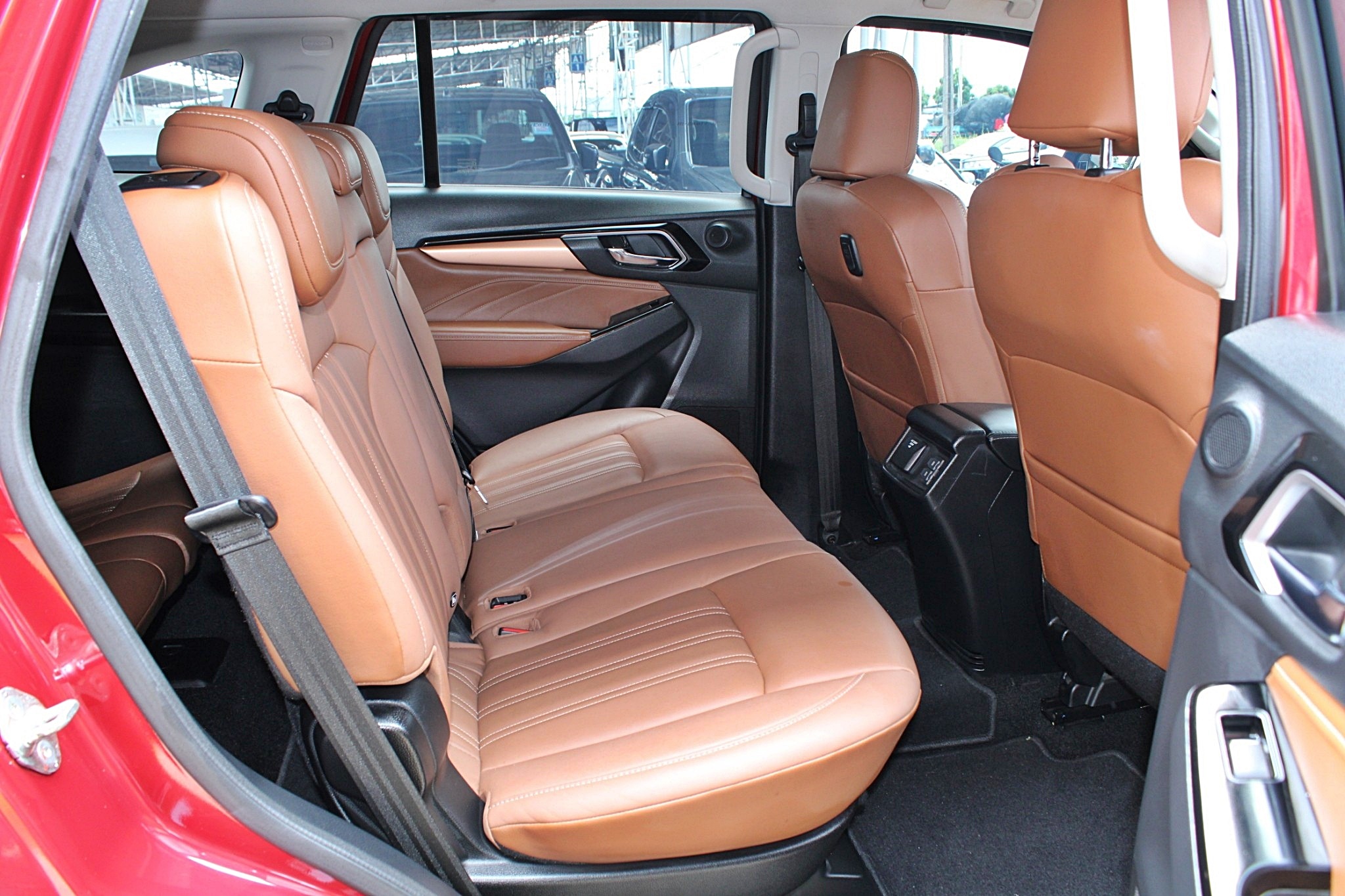 2021 Isuzu MU-X 1.9 Ultimate SUV AT สีแดงมะเมี่ยว ประหยัดเชื้อเพลิง ขับ2Wdยิ่งประหยัด ค่าภาษีถูกกว่าเครื่อง 3.0 และคันนี้สภาพสวยใสคล้ายป้ายแดง (รูปที่ 8)