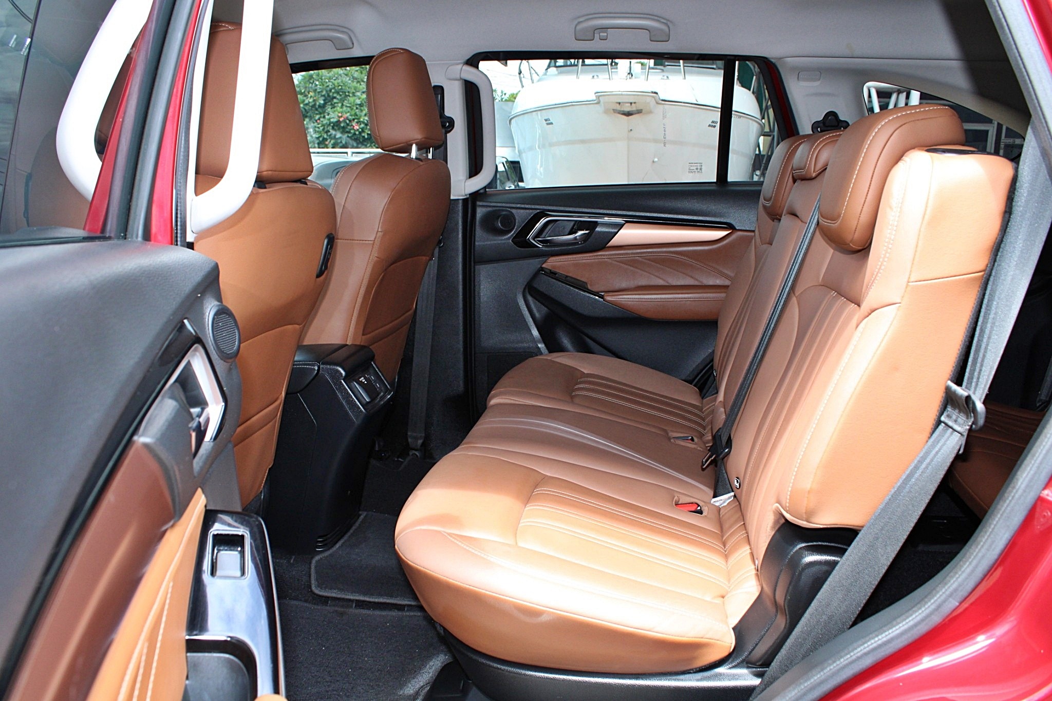 2021 Isuzu MU-X 1.9 Ultimate SUV AT สีแดงมะเมี่ยว ประหยัดเชื้อเพลิง ขับ2Wdยิ่งประหยัด ค่าภาษีถูกกว่าเครื่อง 3.0 และคันนี้สภาพสวยใสคล้ายป้ายแดง (รูปที่ 13)