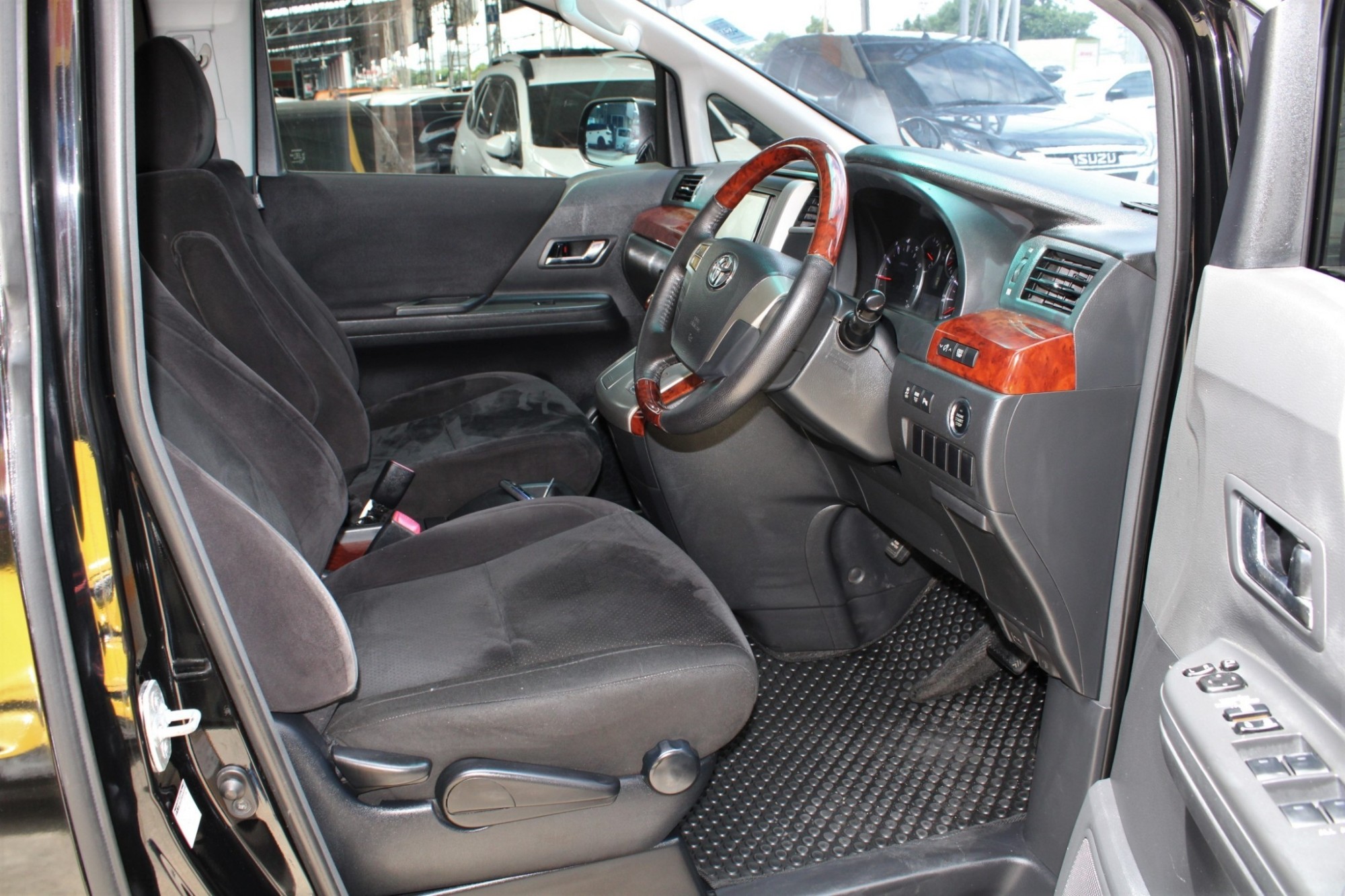 2011 Toyota VELLFIRE 2.4 V Auto CVT สีดำ รุ่นท๊อปสุด มือแรกออกห้าง ไม่เคยมีอุบัติเหตุ ไม่เคยแก๊ส สวยมากๆ (รูปที่ 7)