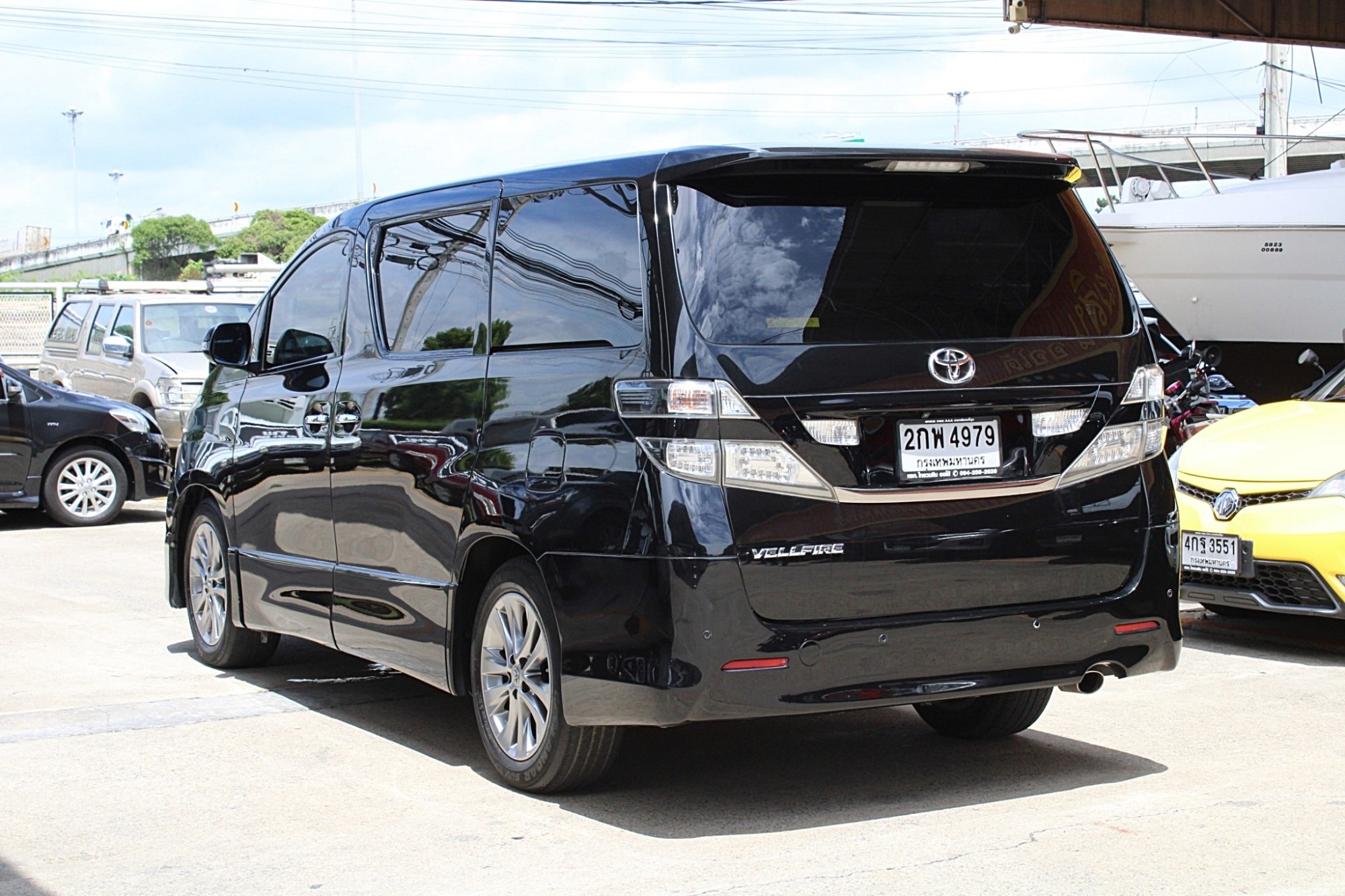 2011 Toyota VELLFIRE 2.4 V Auto CVT สีดำ รุ่นท๊อปสุด มือแรกออกห้าง ไม่เคยมีอุบัติเหตุ ไม่เคยแก๊ส สวยมากๆ (รูปที่ 6)