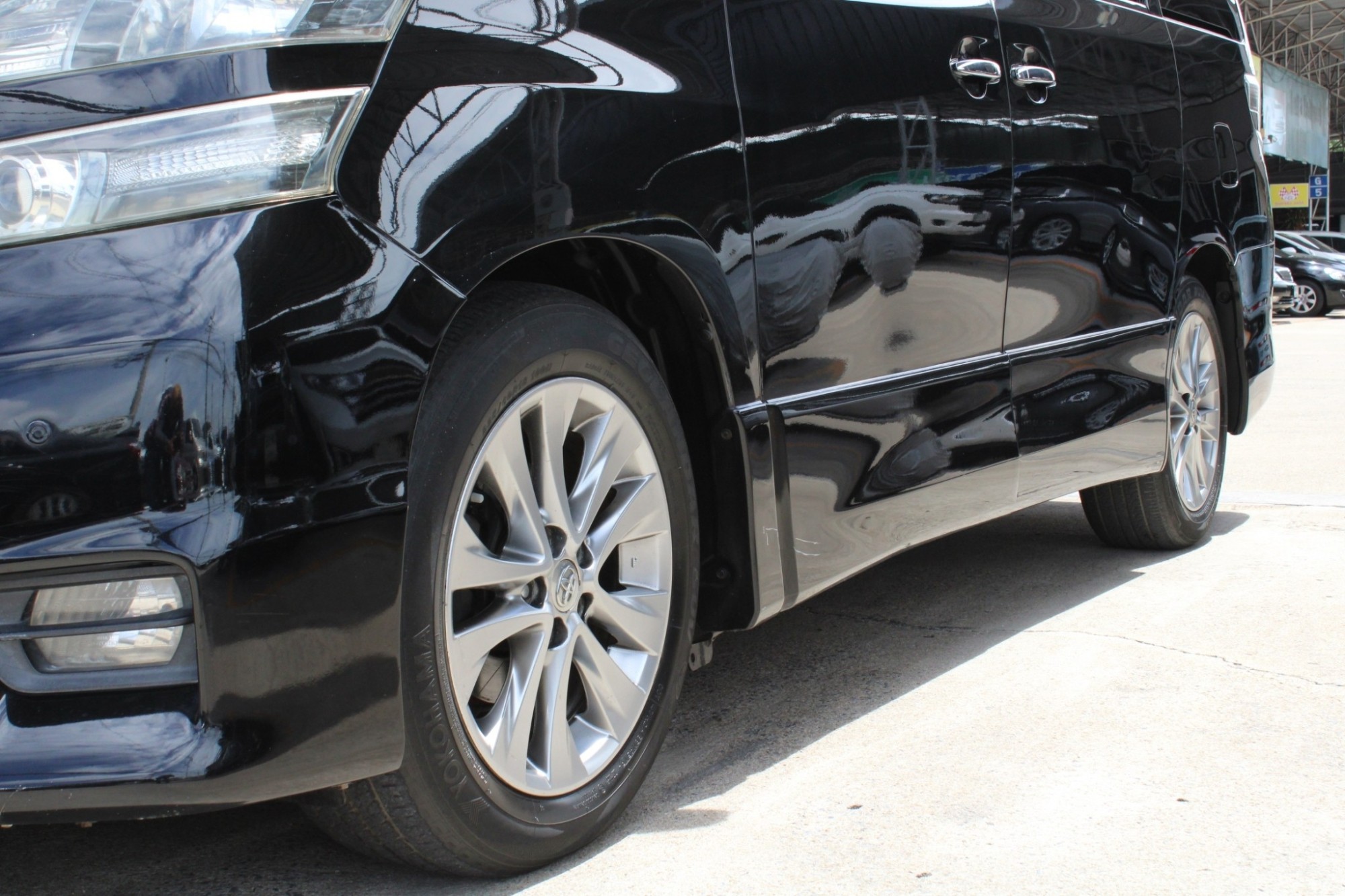2011 Toyota VELLFIRE 2.4 V Auto CVT สีดำ รุ่นท๊อปสุด มือแรกออกห้าง ไม่เคยมีอุบัติเหตุ ไม่เคยแก๊ส สวยมากๆ (รูปที่ 13)