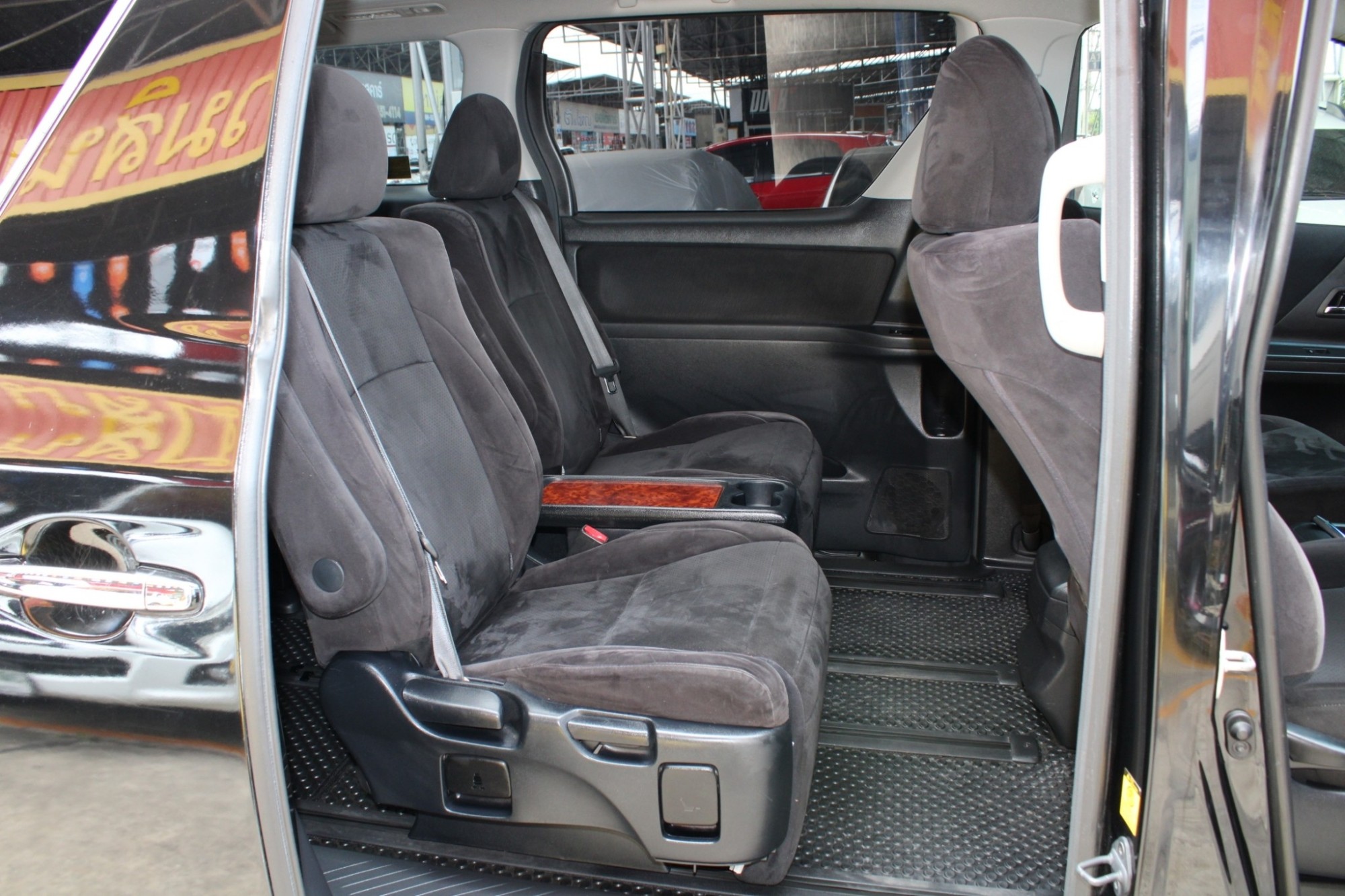 2011 Toyota VELLFIRE 2.4 V Auto CVT สีดำ รุ่นท๊อปสุด มือแรกออกห้าง ไม่เคยมีอุบัติเหตุ ไม่เคยแก๊ส สวยมากๆ (รูปที่ 4)
