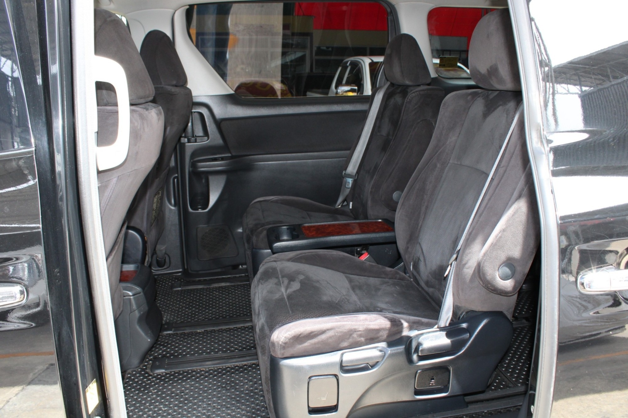 2011 Toyota VELLFIRE 2.4 V Auto CVT สีดำ รุ่นท๊อปสุด มือแรกออกห้าง ไม่เคยมีอุบัติเหตุ ไม่เคยแก๊ส สวยมากๆ (รูปที่ 8)