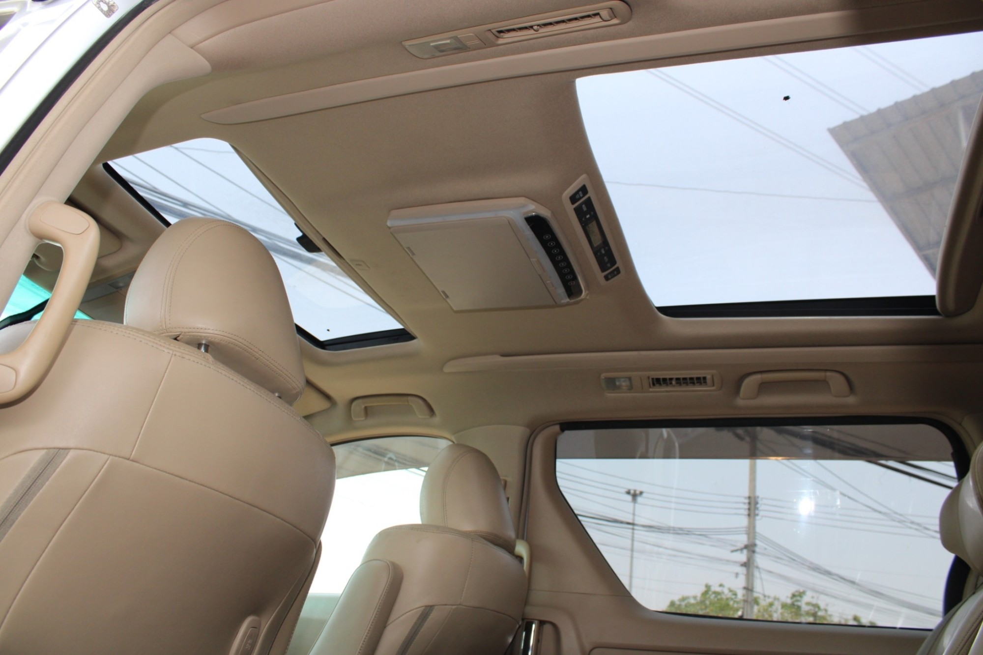 My2010 Toyota Alphard 2.4 V เบนซิน ตัวTop Auto สีบรอนซ์ เดิมสวยไม่มีอุบัติเหตุ ภายในสะอาด เบาะแถวหลังแบบโซฟานั่งสบายมาก (รูปที่ 12)