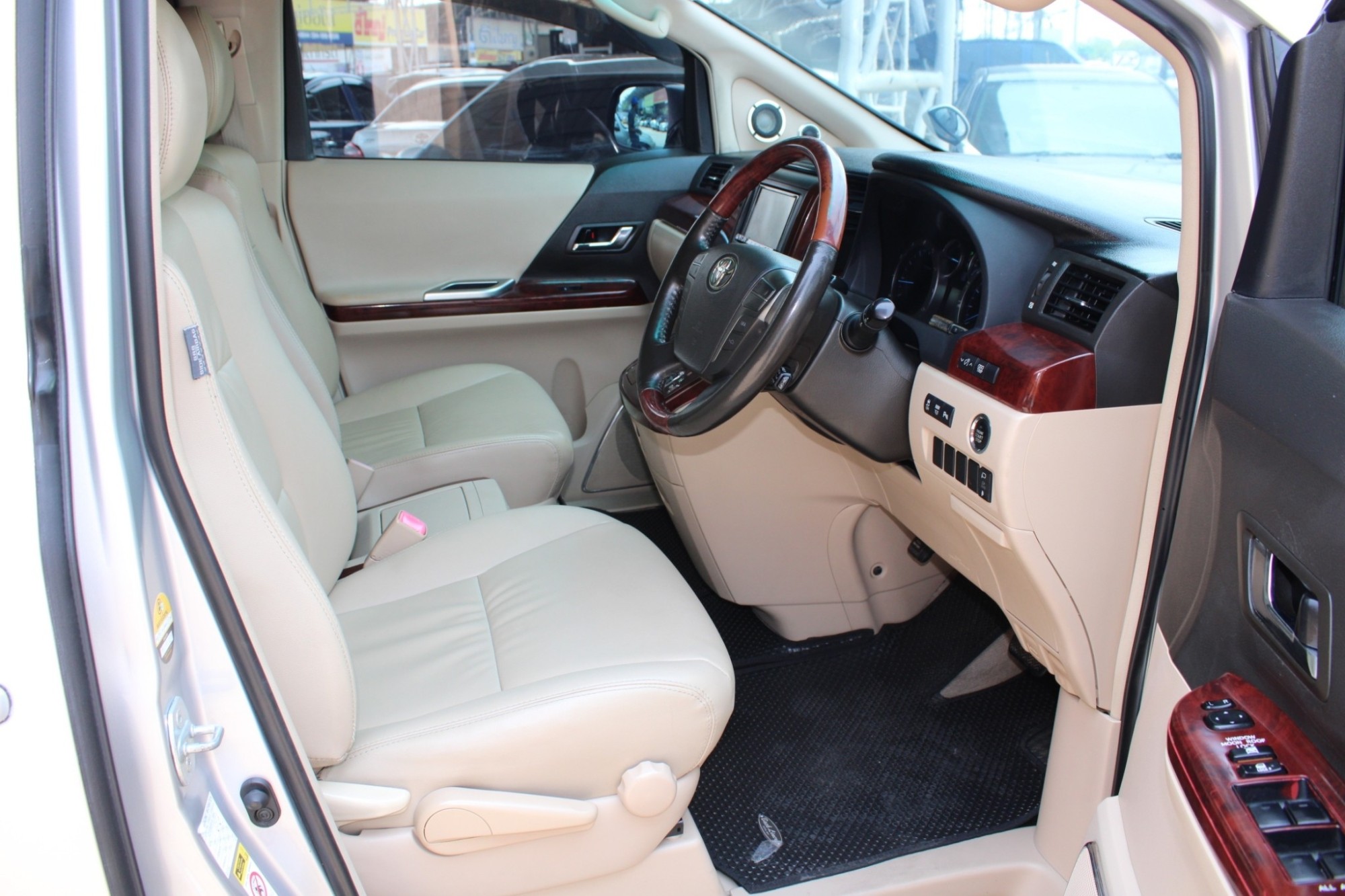 My2010 Toyota Alphard 2.4 V เบนซิน ตัวTop Auto สีบรอนซ์ เดิมสวยไม่มีอุบัติเหตุ ภายในสะอาด เบาะแถวหลังแบบโซฟานั่งสบายมาก (รูปที่ 10)