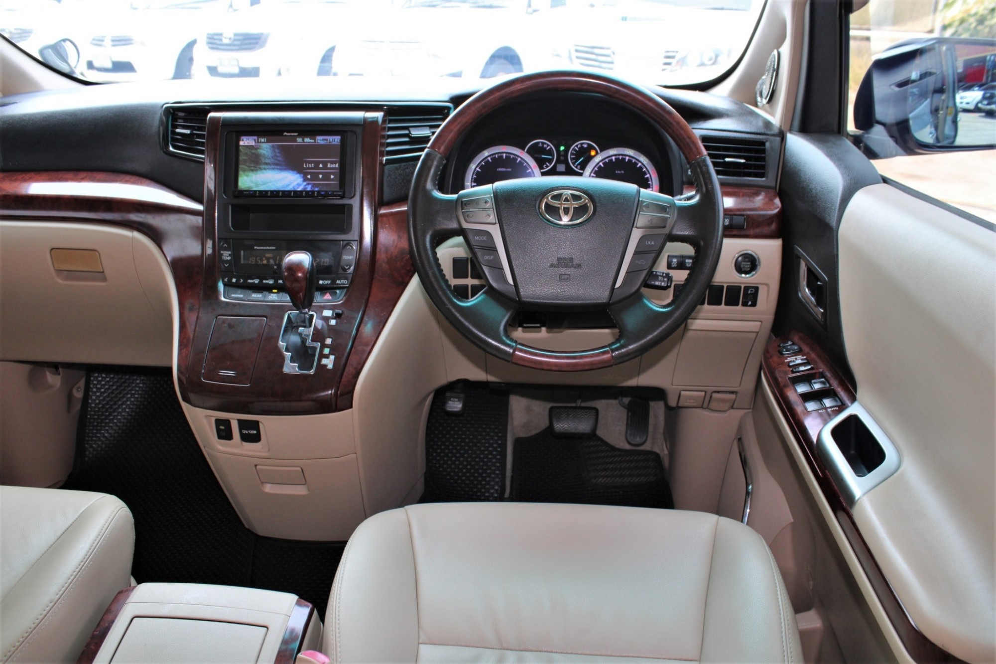 My2010 Toyota Alphard 2.4 V เบนซิน ตัวTop Auto สีบรอนซ์ เดิมสวยไม่มีอุบัติเหตุ ภายในสะอาด เบาะแถวหลังแบบโซฟานั่งสบายมาก (รูปที่ 8)