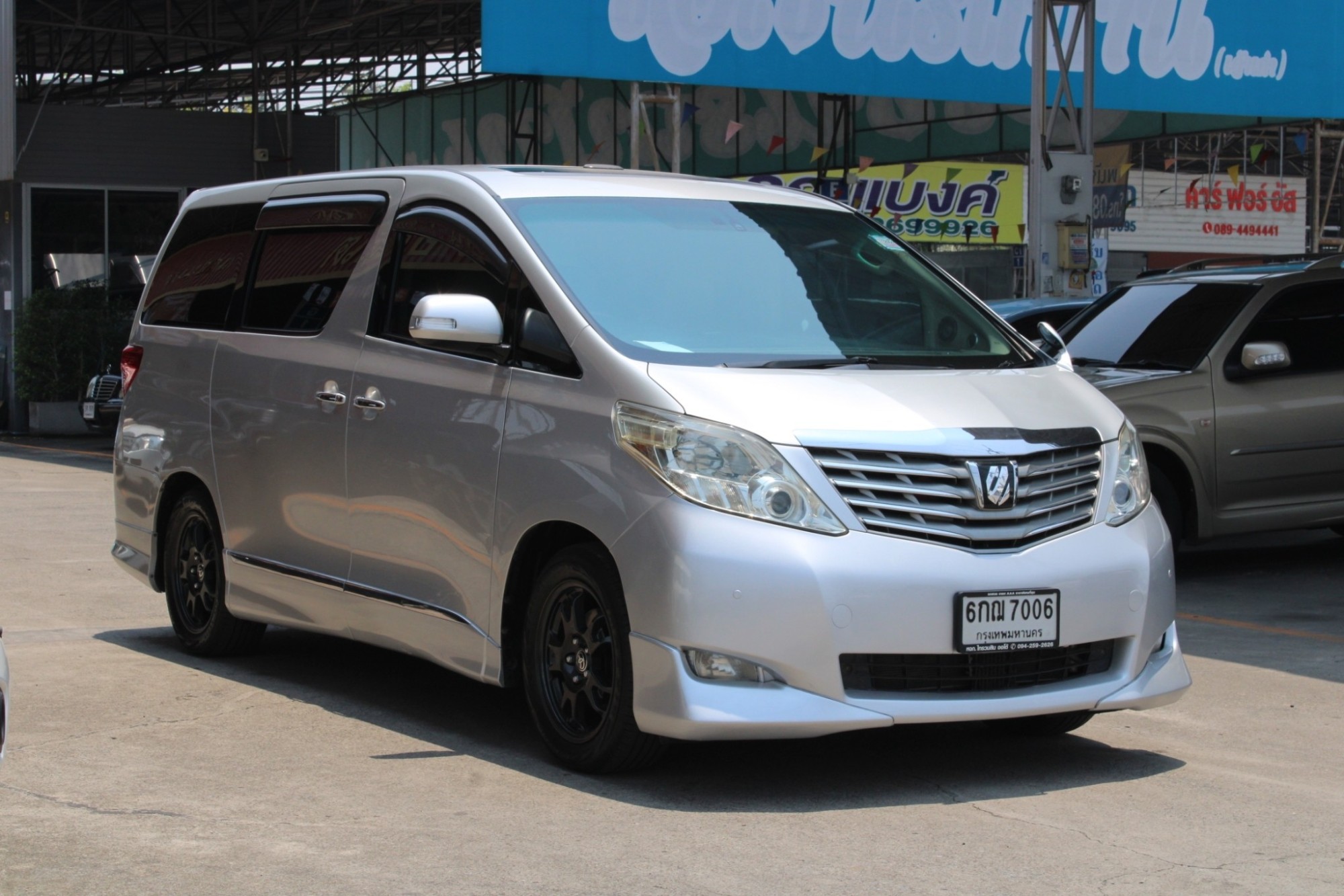 My2010 Toyota Alphard 2.4 V เบนซิน ตัวTop Auto สีบรอนซ์ เดิมสวยไม่มีอุบัติเหตุ ภายในสะอาด เบาะแถวหลังแบบโซฟานั่งสบายมาก (รูปที่ 2)