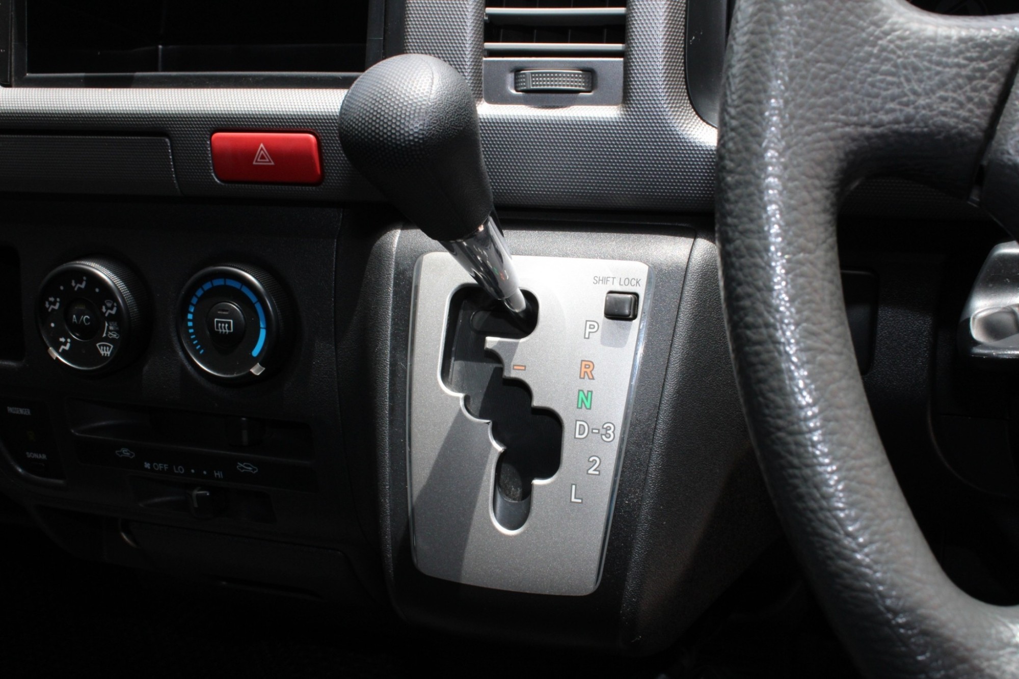 จัดไฟแนนท์เอาไปทำป้ายเหลืองได้เลยครับ 2014 Toyota Ventury 2.7 V AT สีขาว เครื่องเบนซินเกียร์ออโต้ (รูปที่ 8)