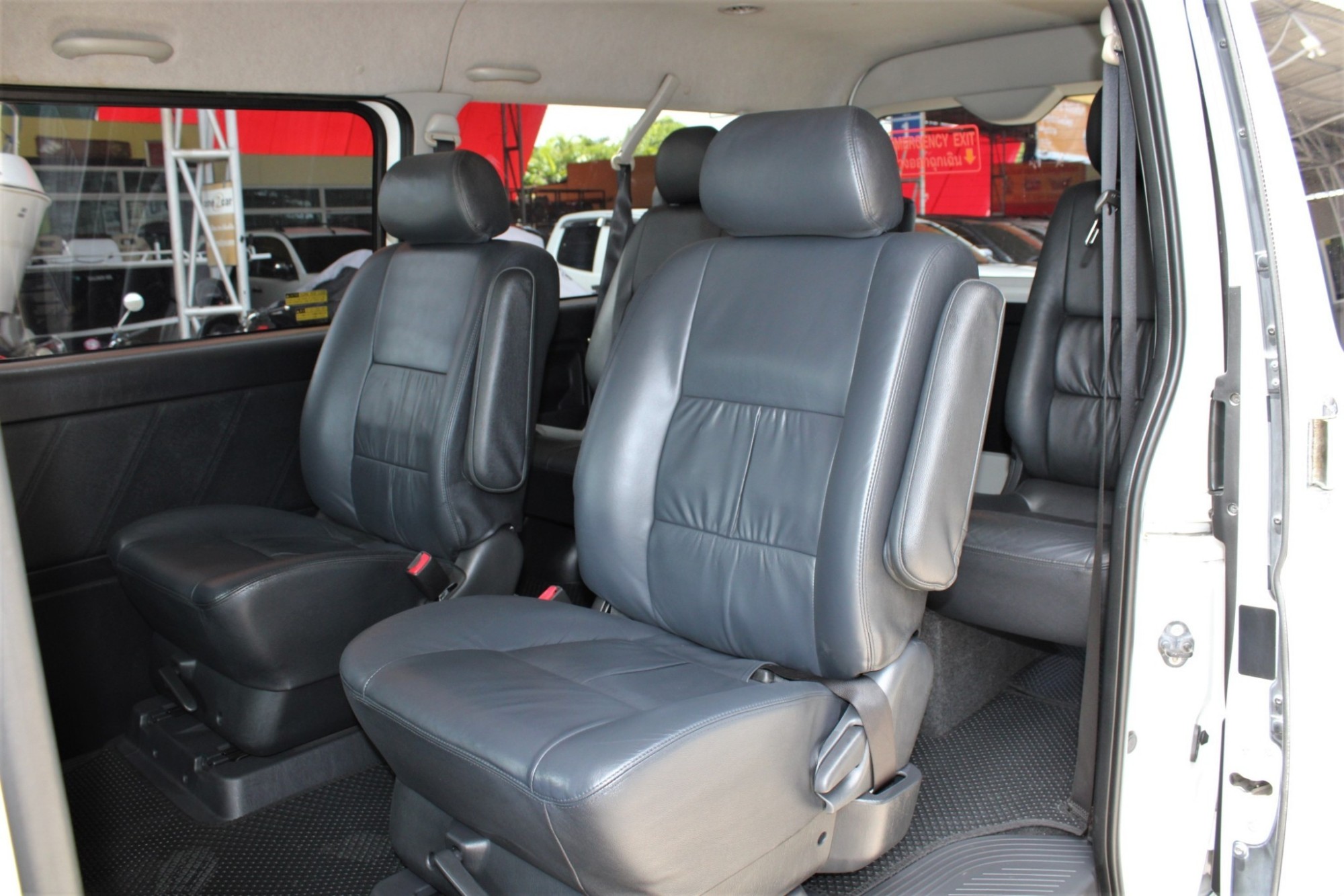 จัดไฟแนนท์เอาไปทำป้ายเหลืองได้เลยครับ 2014 Toyota Ventury 2.7 V AT สีขาว เครื่องเบนซินเกียร์ออโต้ (รูปที่ 12)