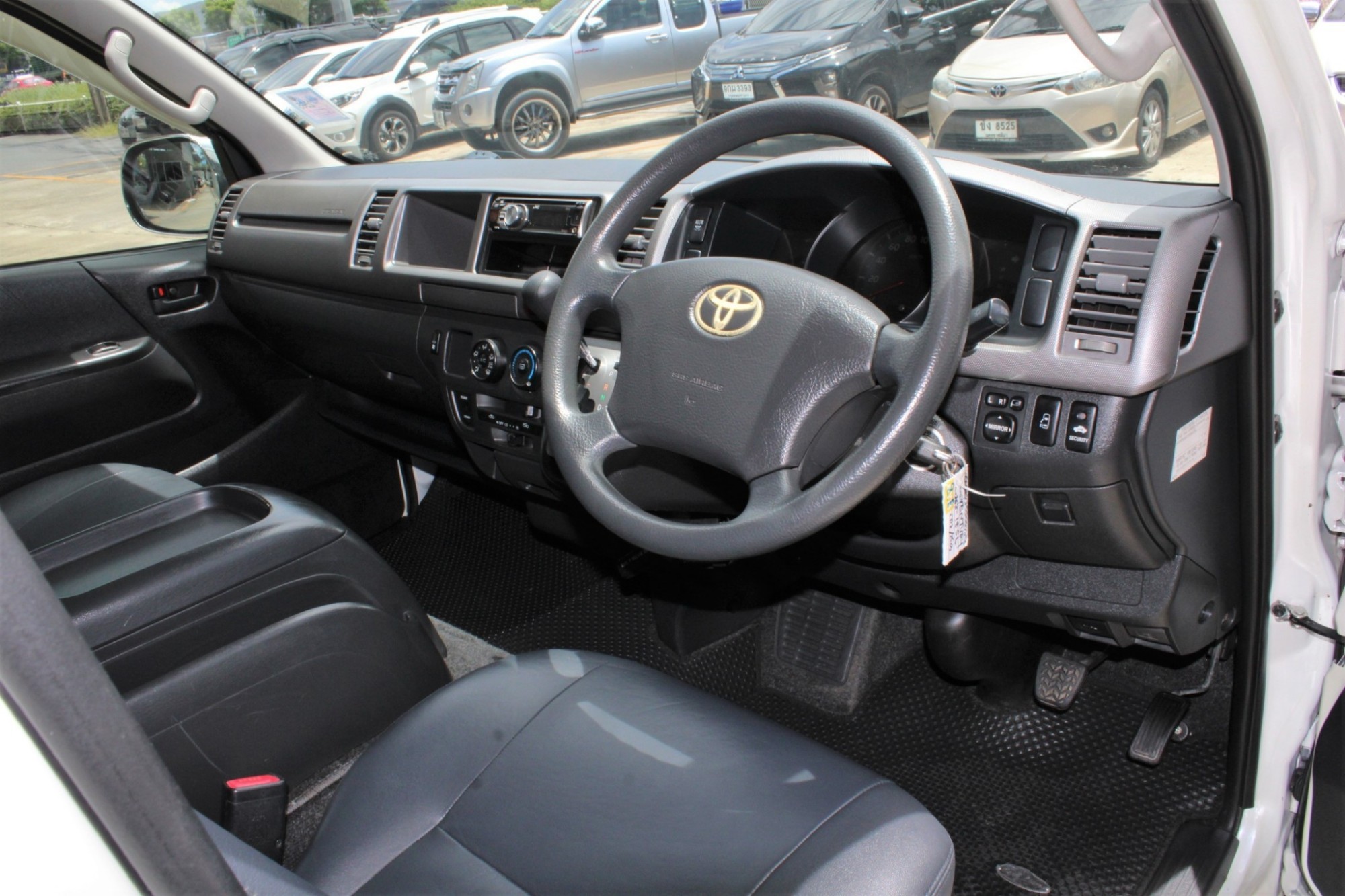 จัดไฟแนนท์เอาไปทำป้ายเหลืองได้เลยครับ 2014 Toyota Ventury 2.7 V AT สีขาว เครื่องเบนซินเกียร์ออโต้ (รูปที่ 13)