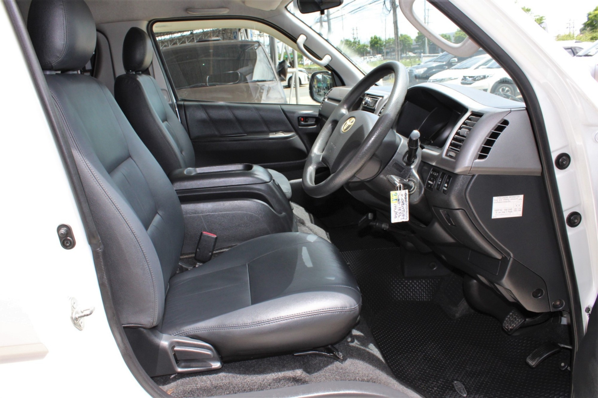 จัดไฟแนนท์เอาไปทำป้ายเหลืองได้เลยครับ 2014 Toyota Ventury 2.7 V AT สีขาว เครื่องเบนซินเกียร์ออโต้ (รูปที่ 9)