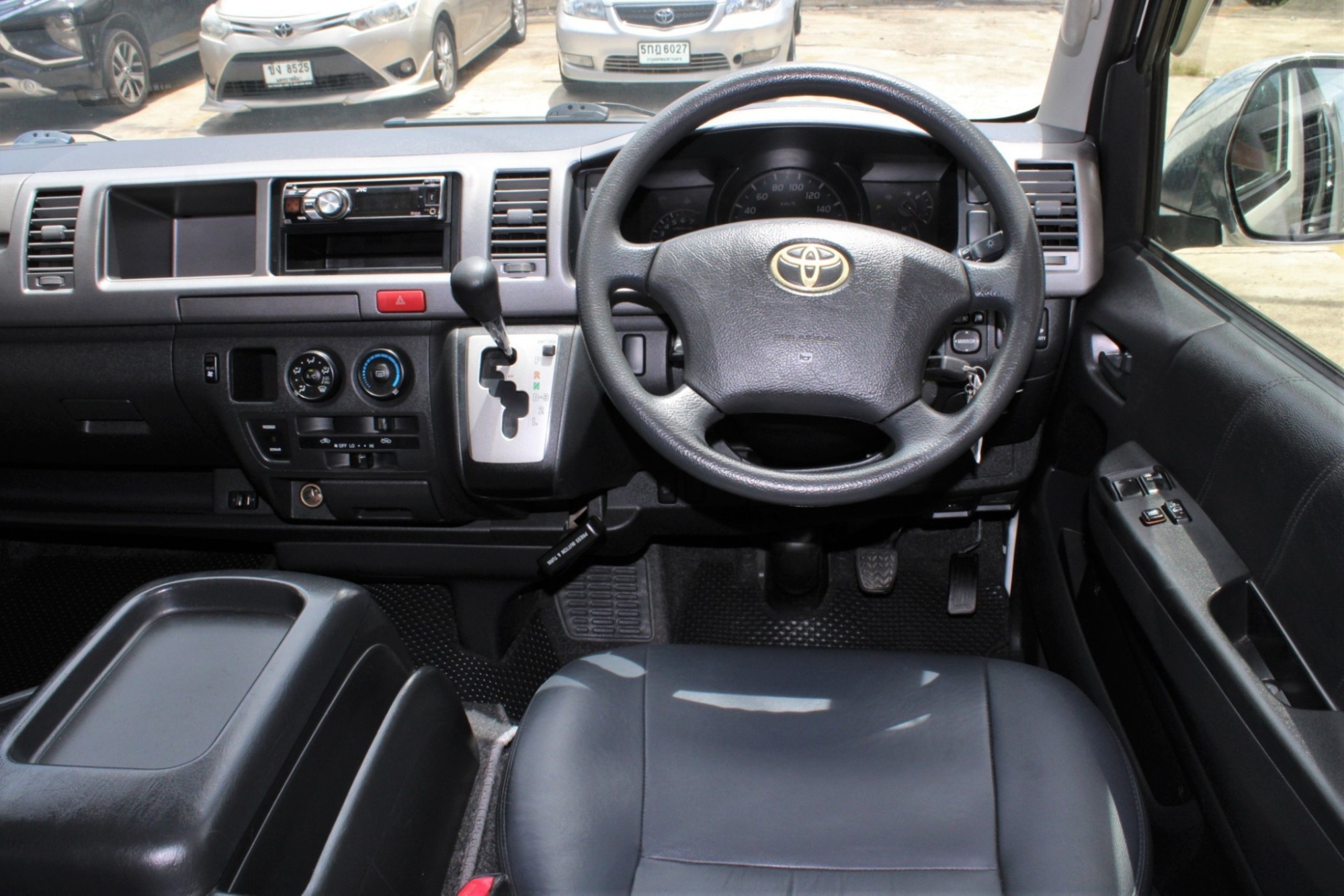 จัดไฟแนนท์เอาไปทำป้ายเหลืองได้เลยครับ 2014 Toyota Ventury 2.7 V AT สีขาว เครื่องเบนซินเกียร์ออโต้ (รูปที่ 11)