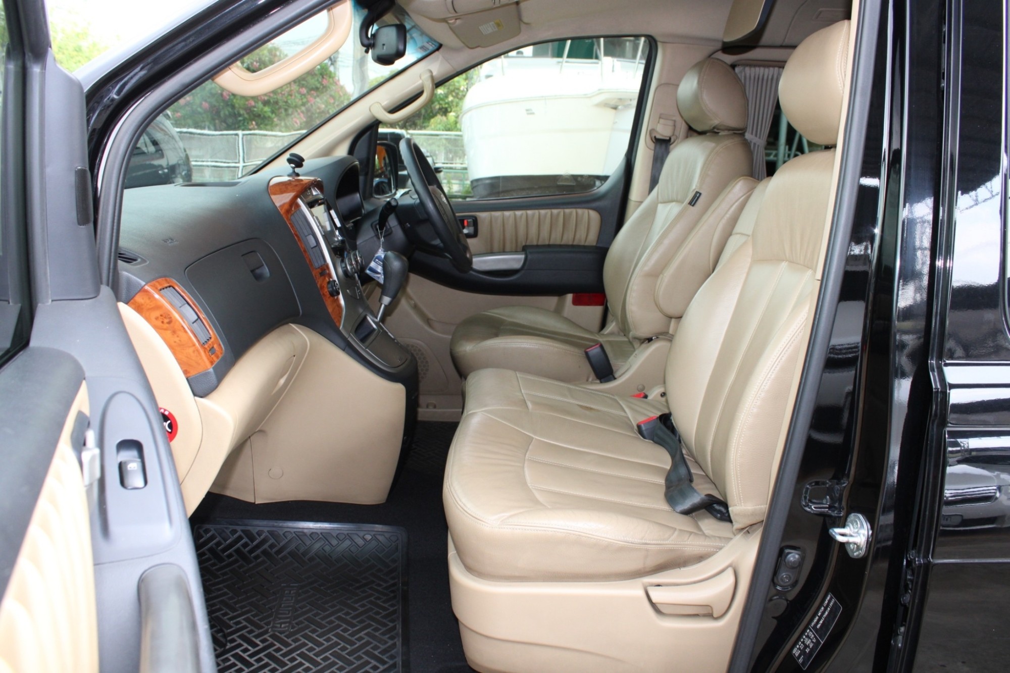 2014 Hyundai H-1 Minor Change 2.5 Deluxe เครื่องA2 AT สีดำ เกียร์ออโต้ทิปโทนิก รุ่นTop ดีเซลสุดประหยัดรถบ้านมือเดียวออกห้าง เบาะเดิมครบ สีเดิมทุกชิ้น (รูปที่ 7)