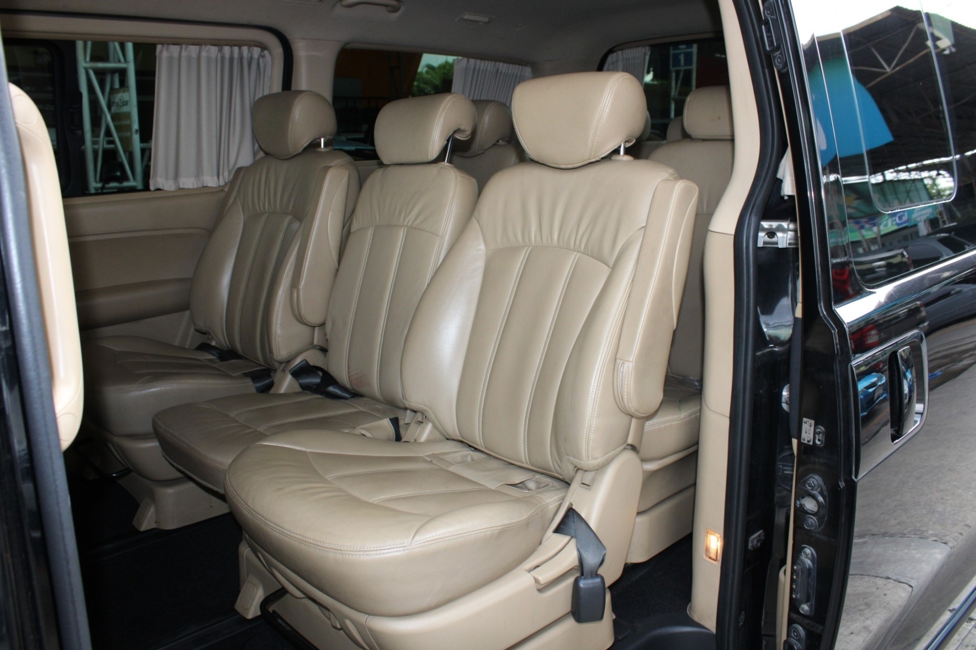 2014 Hyundai H-1 Minor Change 2.5 Deluxe เครื่องA2 AT สีดำ เกียร์ออโต้ทิปโทนิก รุ่นTop ดีเซลสุดประหยัดรถบ้านมือเดียวออกห้าง เบาะเดิมครบ สีเดิมทุกชิ้น (รูปที่ 9)
