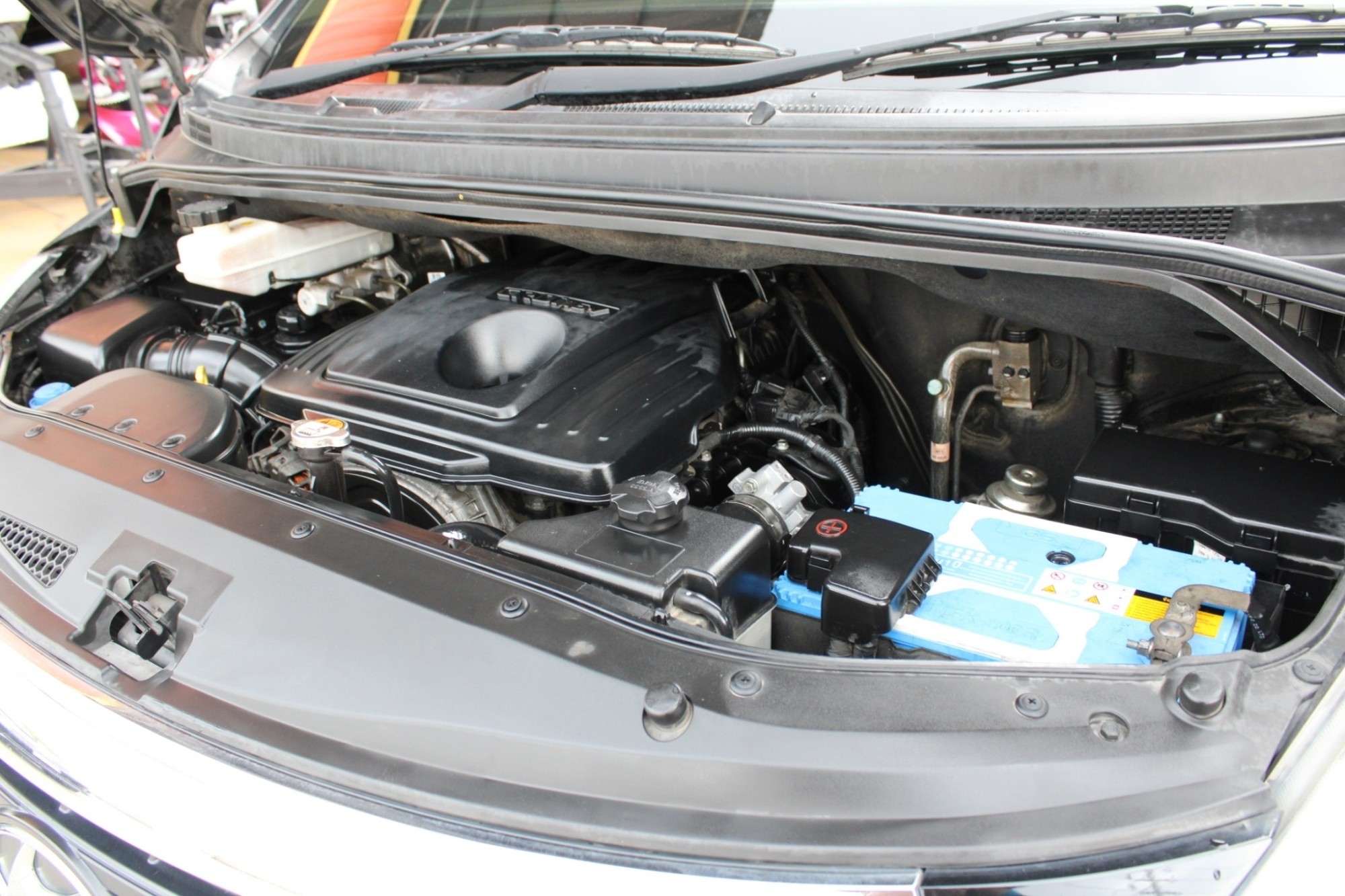2014 Hyundai H-1 Minor Change 2.5 Deluxe เครื่องA2 AT สีดำ เกียร์ออโต้ทิปโทนิก รุ่นTop ดีเซลสุดประหยัดรถบ้านมือเดียวออกห้าง เบาะเดิมครบ สีเดิมทุกชิ้น (รูปที่ 14)