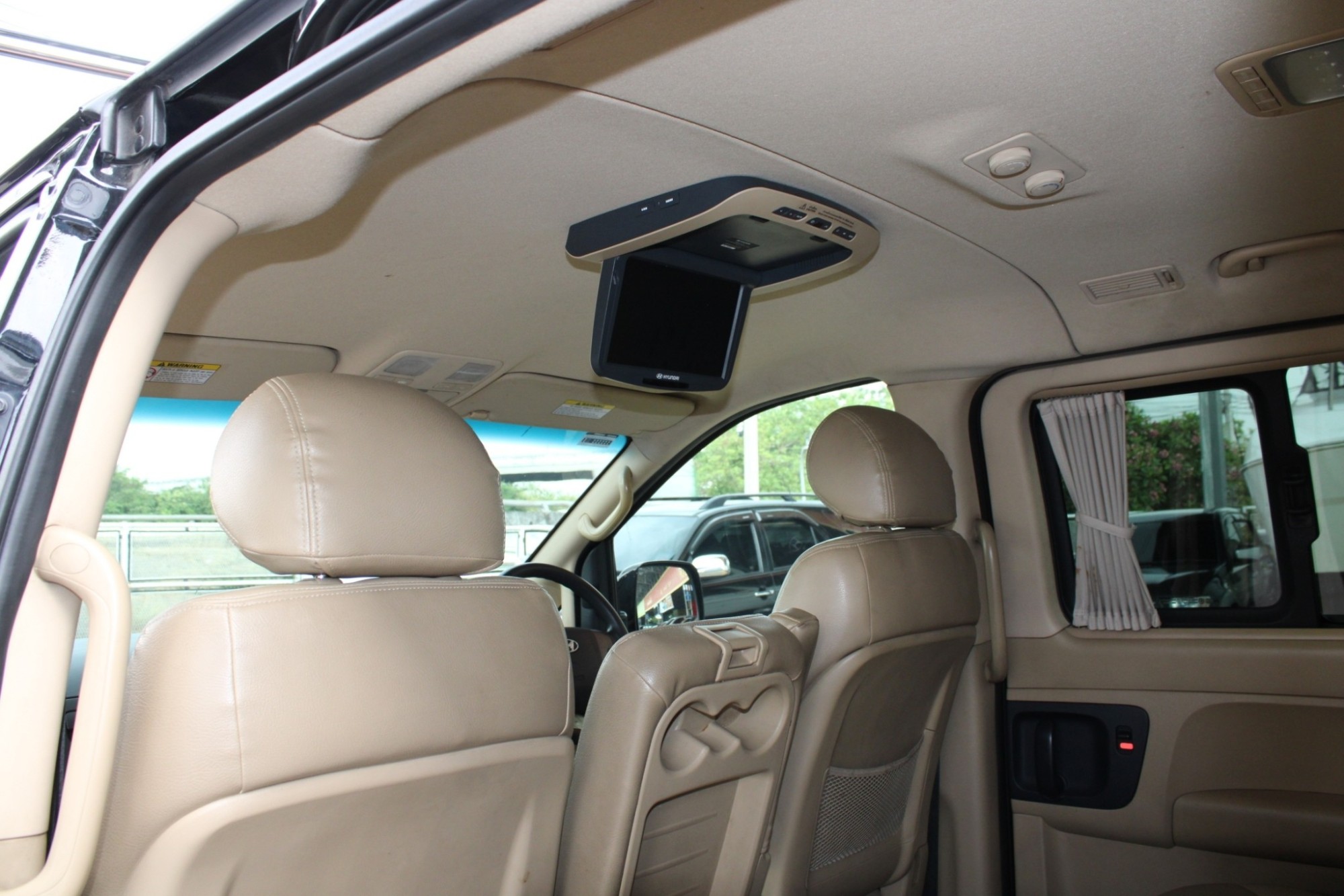 2014 Hyundai H-1 Minor Change 2.5 Deluxe เครื่องA2 AT สีดำ เกียร์ออโต้ทิปโทนิก รุ่นTop ดีเซลสุดประหยัดรถบ้านมือเดียวออกห้าง เบาะเดิมครบ สีเดิมทุกชิ้น (รูปที่ 12)
