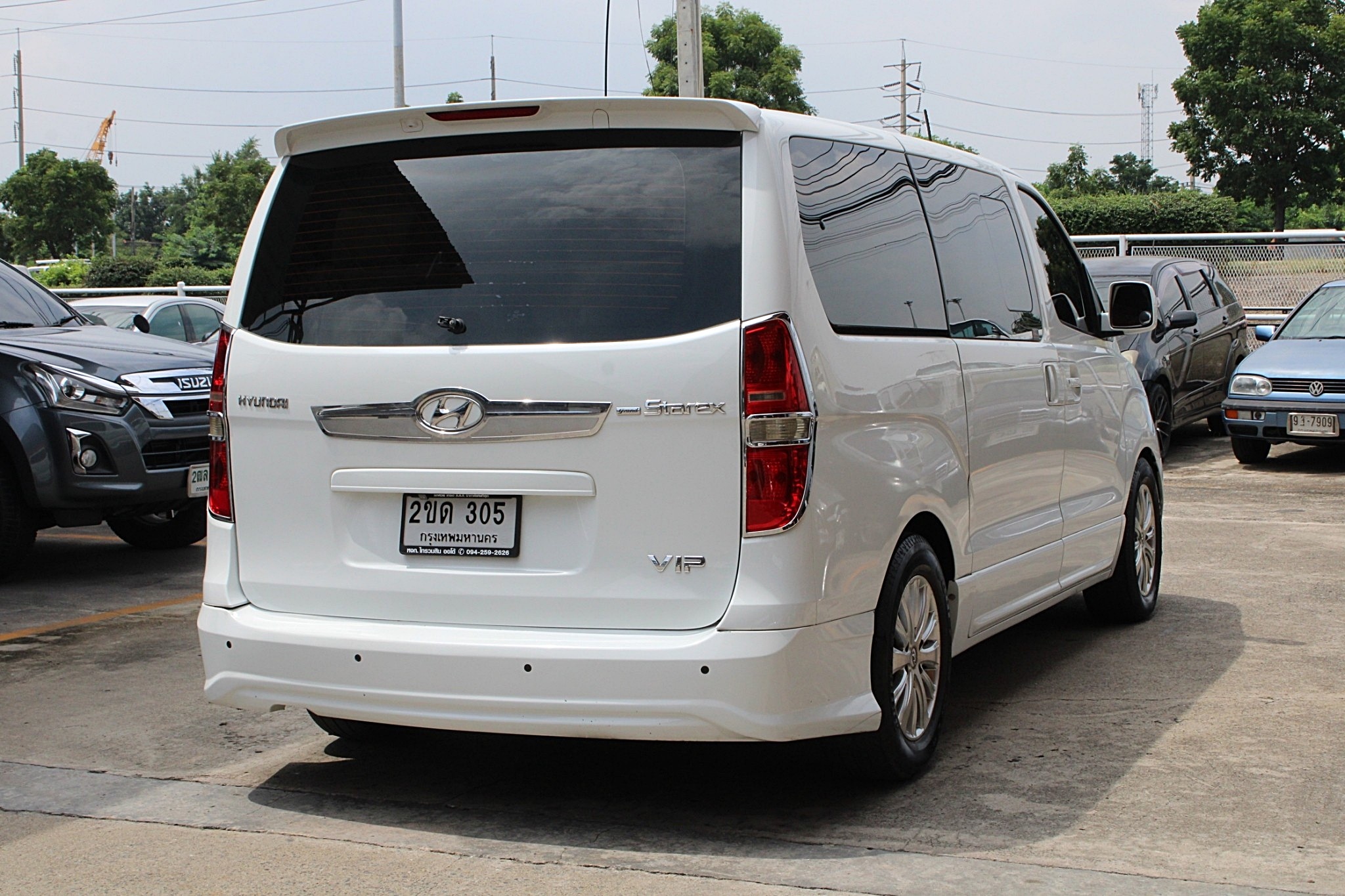 2012 Hyundai Grand Starex 2.5 VIP Wagon AT สีขาว เกียร์อัตโนมัติ 5 สปีด ทิปโทนิก เครื่องยนต์เทอร์โบดีเซล 175 Hp สุดประหยัด ภายในแต่งvip (รูปที่ 4)