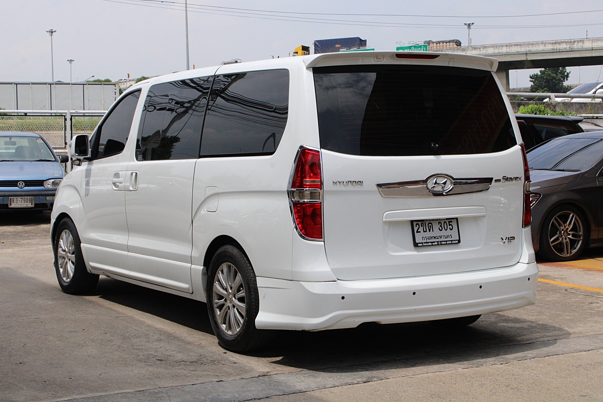 2012 Hyundai Grand Starex 2.5 VIP Wagon AT สีขาว เกียร์อัตโนมัติ 5 สปีด ทิปโทนิก เครื่องยนต์เทอร์โบดีเซล 175 Hp สุดประหยัด ภายในแต่งvip (รูปที่ 14)
