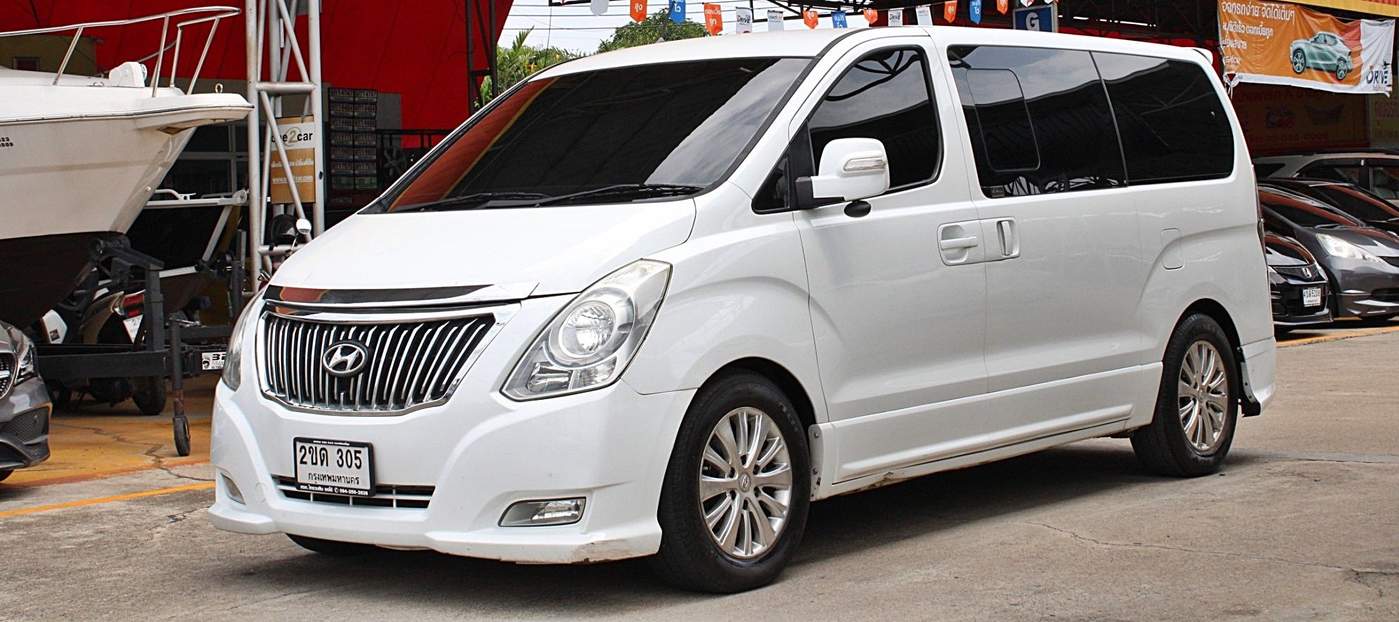 2012 Hyundai Grand Starex 2.5 VIP Wagon AT สีขาว เกียร์อัตโนมัติ 5 สปีด ทิปโทนิก เครื่องยนต์เทอร์โบดีเซล 175 Hp สุดประหยัด ภายในแต่งvip