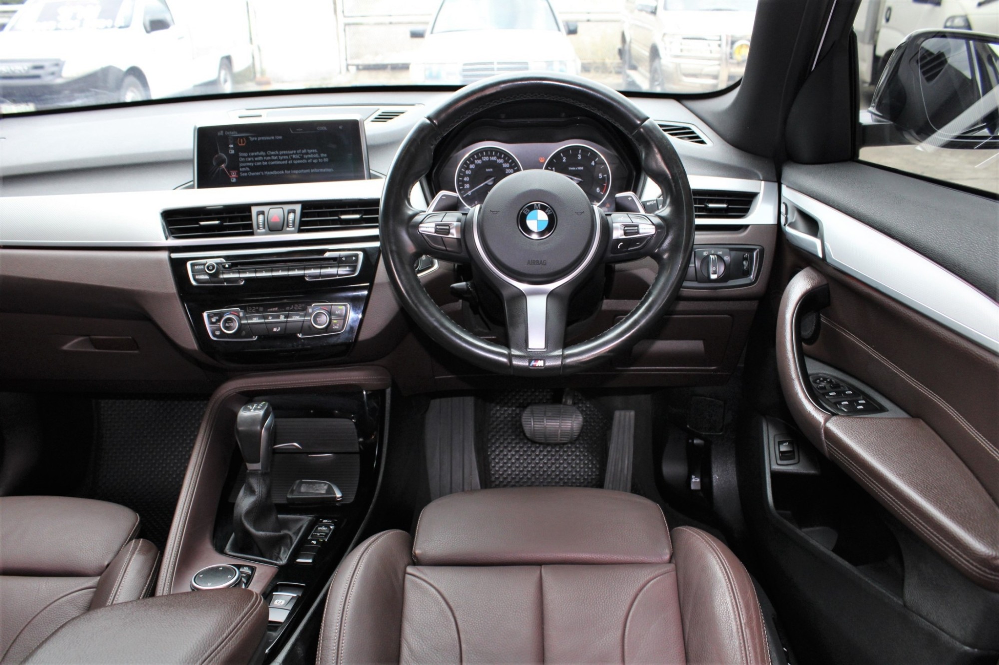 จัดได้1.1M ปี2017 BMW X1 2.0 TwinPower Turbo F48 sDrive18d M Sport รุ่นท๊อปสุด เครื่องดีเซล AT สีขาว เกียร์อัตโนมัติ 8 จังหวะ Steptronic Sport พร้อม P (รูปที่ 7)