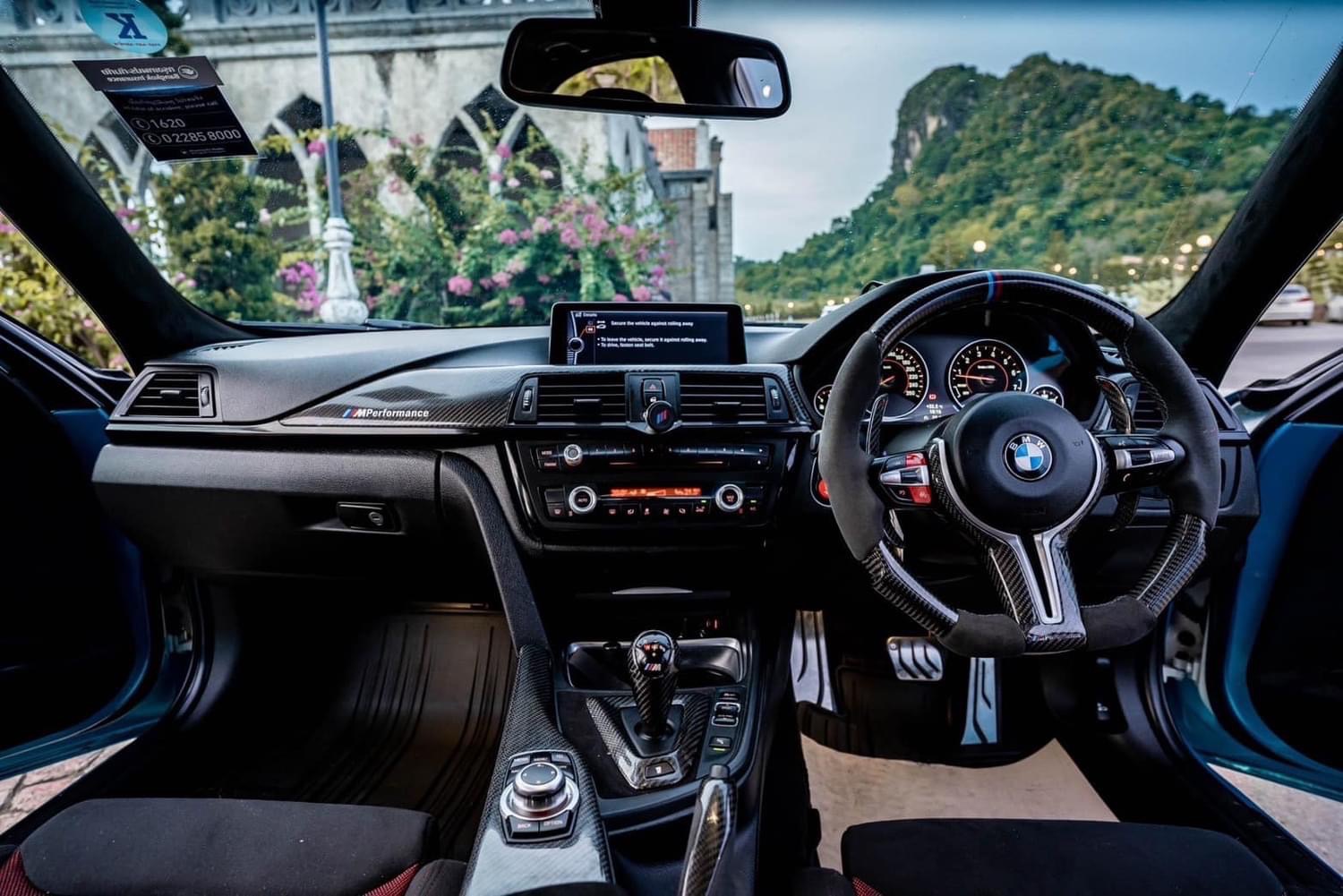 เจ้าของขายเอง 2014 BMW 320i LCI M3 F80 2.0 Luxury ของแต่งแท้ เกือบล้าน สีข้างในสีขาว (รูปที่ 5)