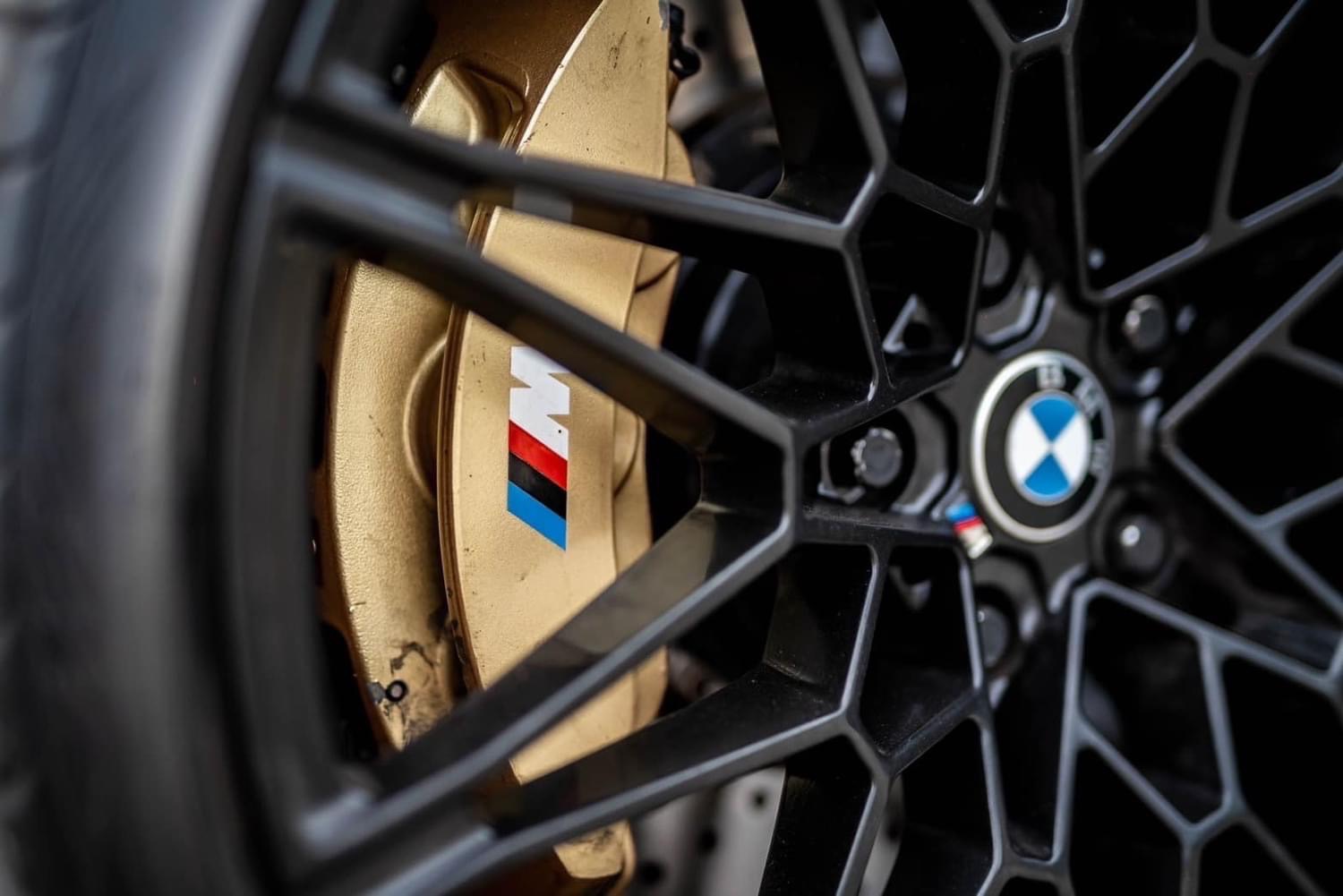 เจ้าของขายเอง 2014 BMW 320i LCI M3 F80 2.0 Luxury ของแต่งแท้ เกือบล้าน สีข้างในสีขาว (รูปที่ 9)