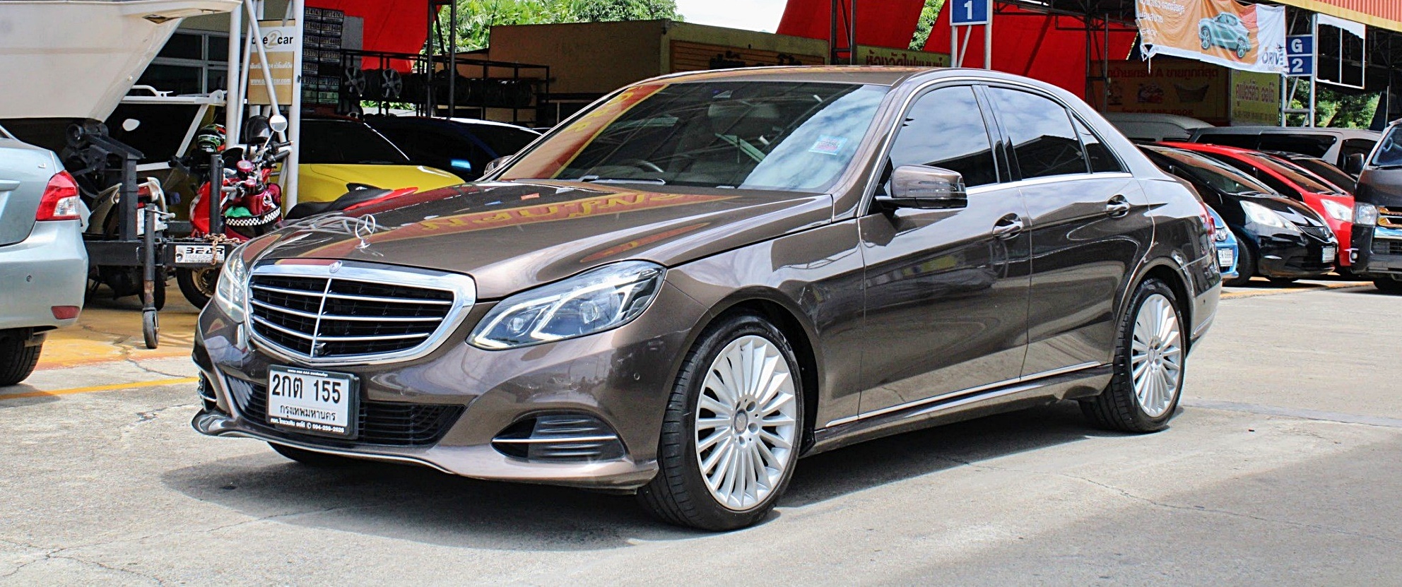 2015 Mercedes-Benz E300 2.1 W212 Executive Blue TEC HYBRID Diesel AT สีน้ำตาล รถบ้านเดิมๆ รถศูนย์ Benz Thailand มือแรกออกห้าง มีประวัติศูนย์ตามระยะ ไม (รูปที่ 3)