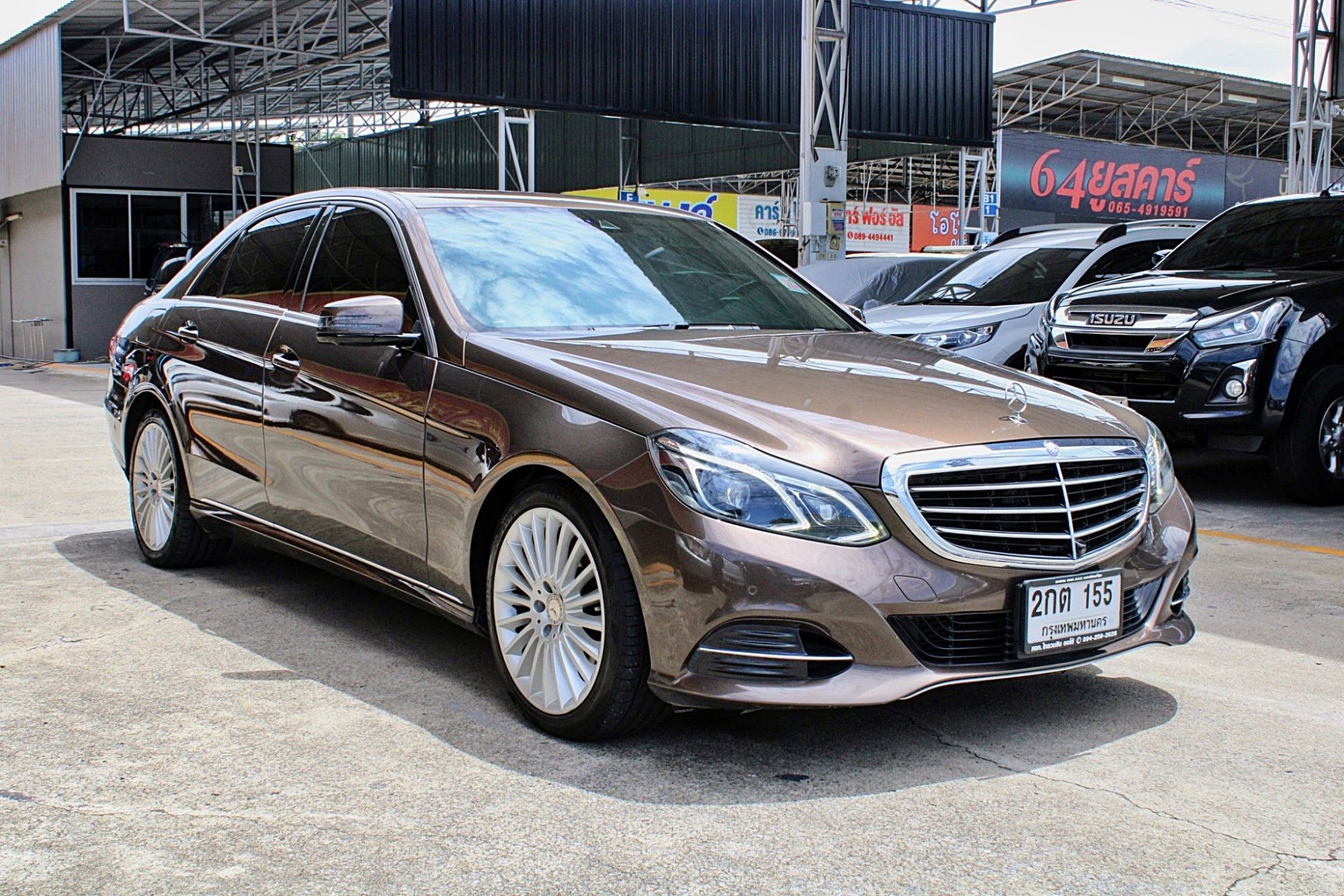 2015 Mercedes-Benz E300 2.1 W212 Executive Blue TEC HYBRID Diesel AT สีน้ำตาล รถบ้านเดิมๆ รถศูนย์ Benz Thailand มือแรกออกห้าง มีประวัติศูนย์ตามระยะ ไม