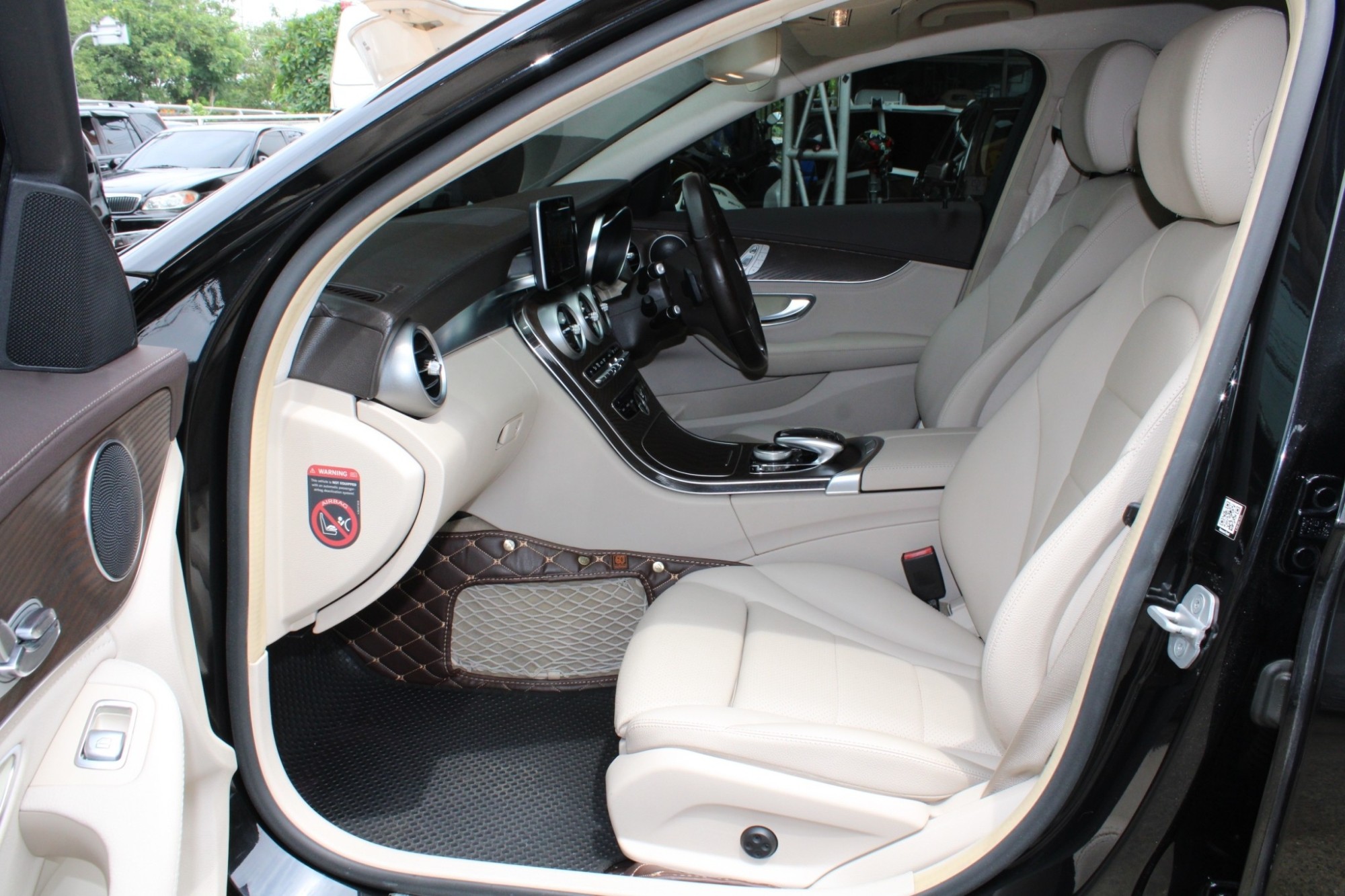 2016 Mercedes-Benz C300 2.1 W205 Blue TEC DIESEL HYBRID Exclusive AT สีดำ สุด Luxury ราคาสุดคุ้ม จากราคาป้ายแดง ราคา 2,840,000 !!!! (รูปที่ 12)
