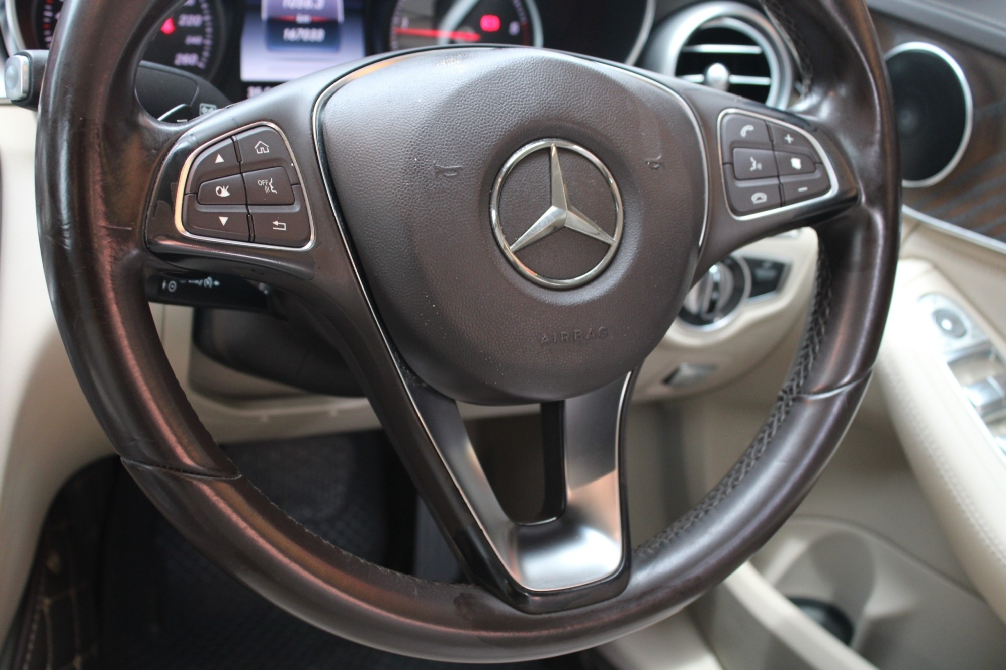 2016 Mercedes-Benz C300 2.1 W205 Blue TEC DIESEL HYBRID Exclusive AT สีดำ สุด Luxury ราคาสุดคุ้ม จากราคาป้ายแดง ราคา 2,840,000 !!!! (รูปที่ 16)