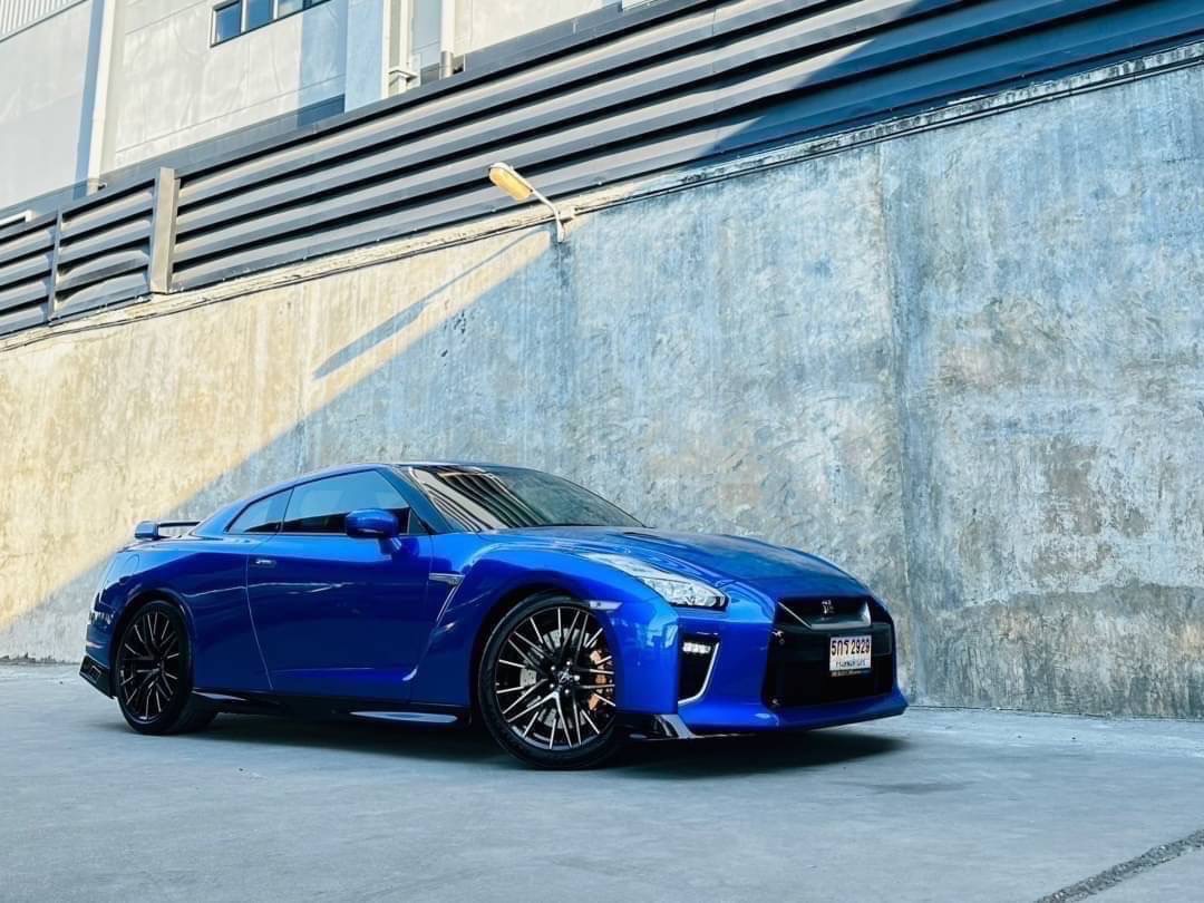 2022 Nissan GT-R (R35) สีน้ำเงิน