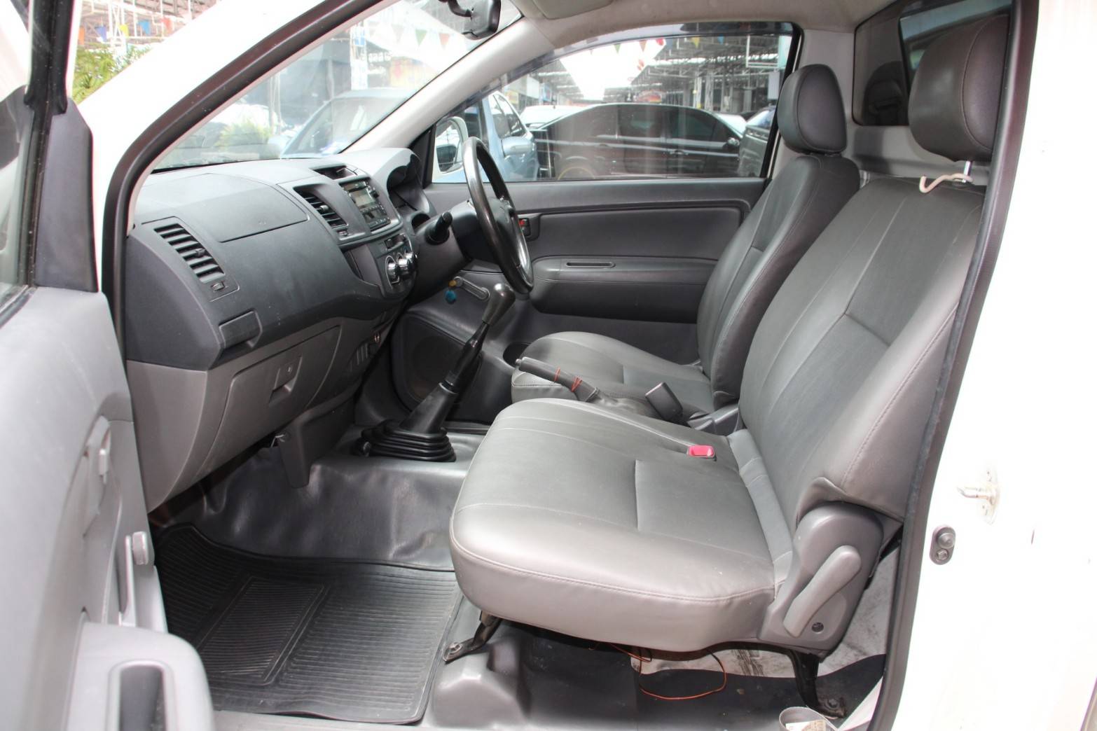 ออกรถ0บาท ตอนเดียวโฉมแชมป์พร้อมตู้ทึบ 1.80่เมตร 2012 Toyota Hilux Vigo CHAMP 2.5 J MT สีขาว กะบะตอนเดียวพร้อมทำกิน (รูปที่ 5)
