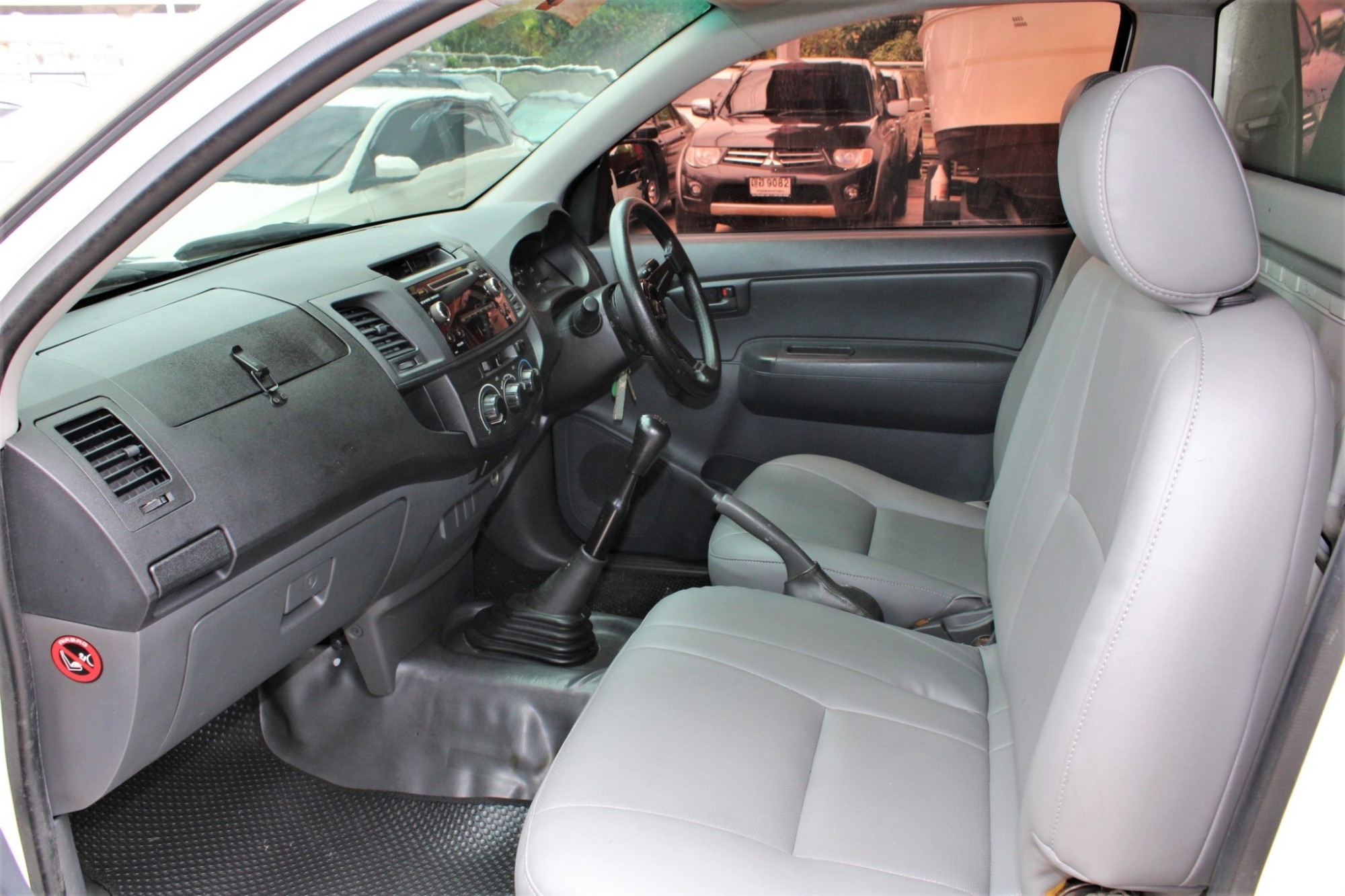 จัดได้320000 Toyota Hilux Vigo CHAMP 2.5 J SINGLE 2014 MT สีขาว พร้อมหลังคาตู้ทึบของใหม่ ขนาด 2.10เมตร (รูปที่ 9)