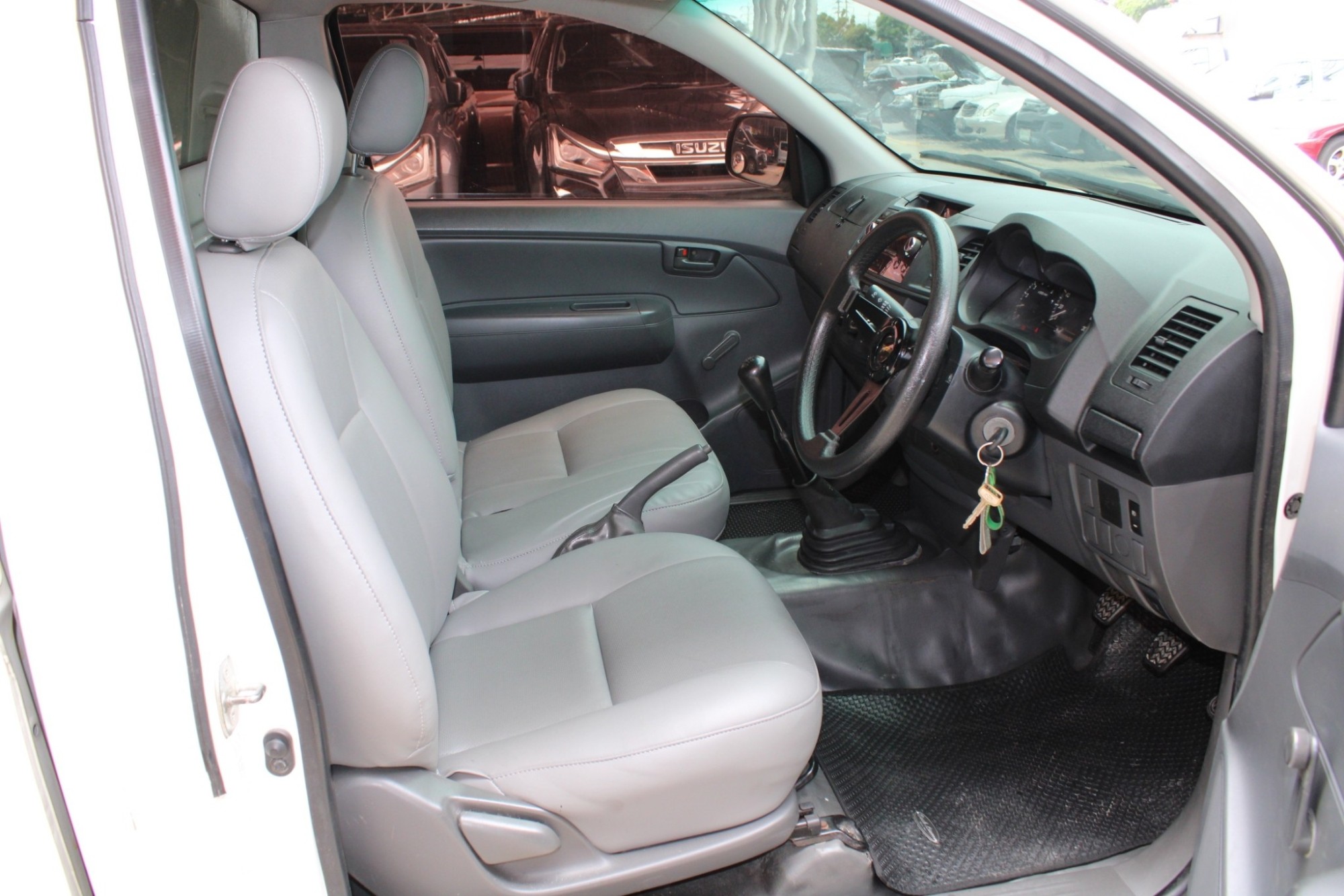 จัดได้320000 Toyota Hilux Vigo CHAMP 2.5 J SINGLE 2014 MT สีขาว พร้อมหลังคาตู้ทึบของใหม่ ขนาด 2.10เมตร (รูปที่ 2)