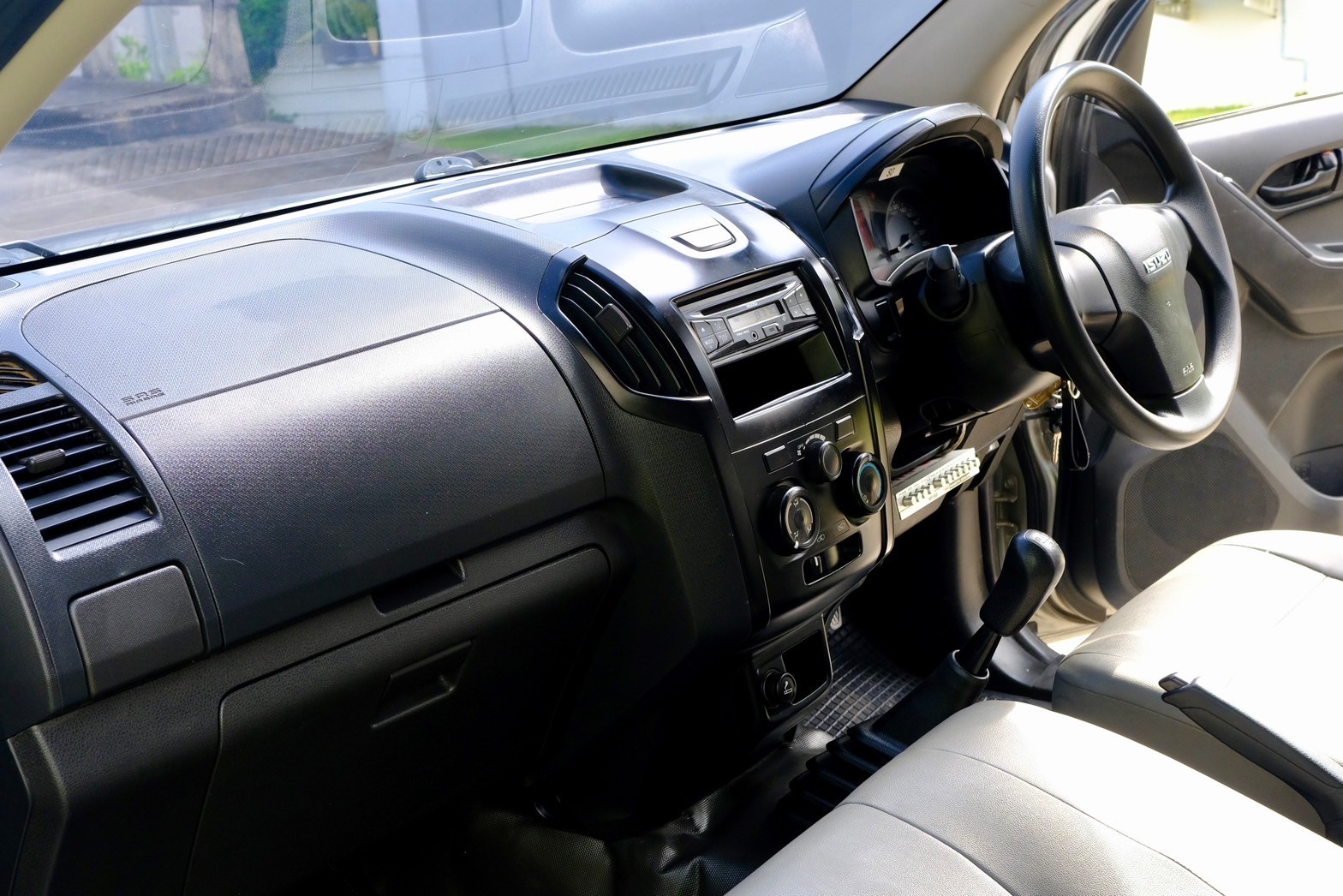 🔥รุ่นรถ : Isuzu Dmax 1.9 Spark (ตอนเดียว) เครื่องยนต์: ดีเซล เกียร์:MT ปี: 2018 สี:เทา ไมล์: 18x,xxx กม. (รูปที่ 24)
