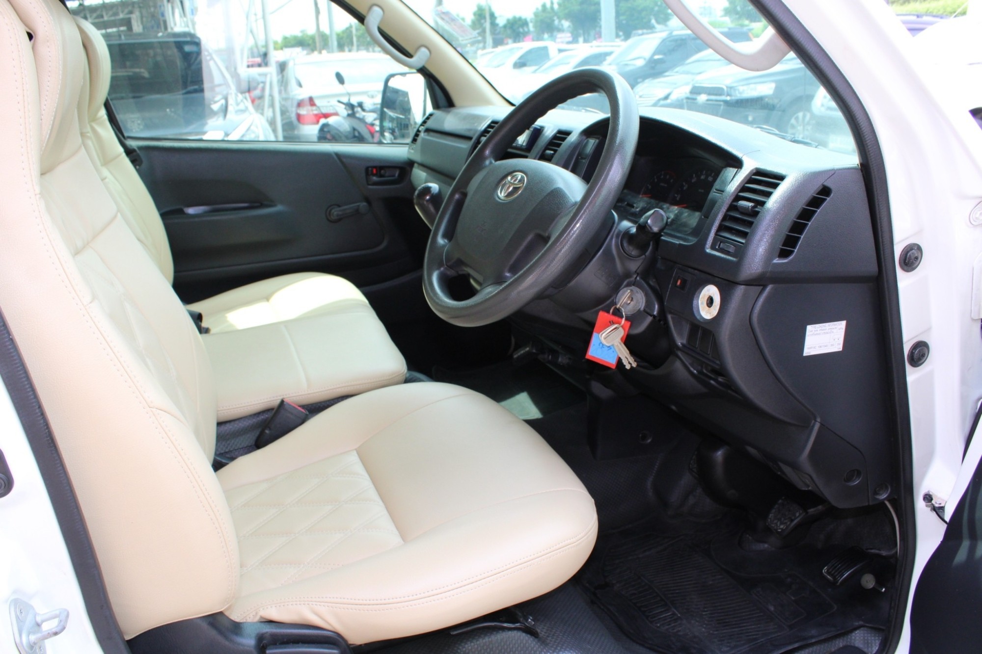 โม่งน้อย แต่ง VIP 2018 Toyota Hiace 3.0 GL D4D MT (รูปที่ 4)