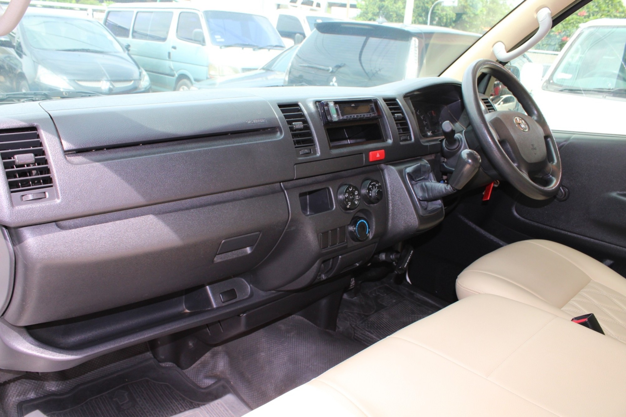 โม่งน้อย แต่ง VIP 2018 Toyota Hiace 3.0 GL D4D MT (รูปที่ 7)