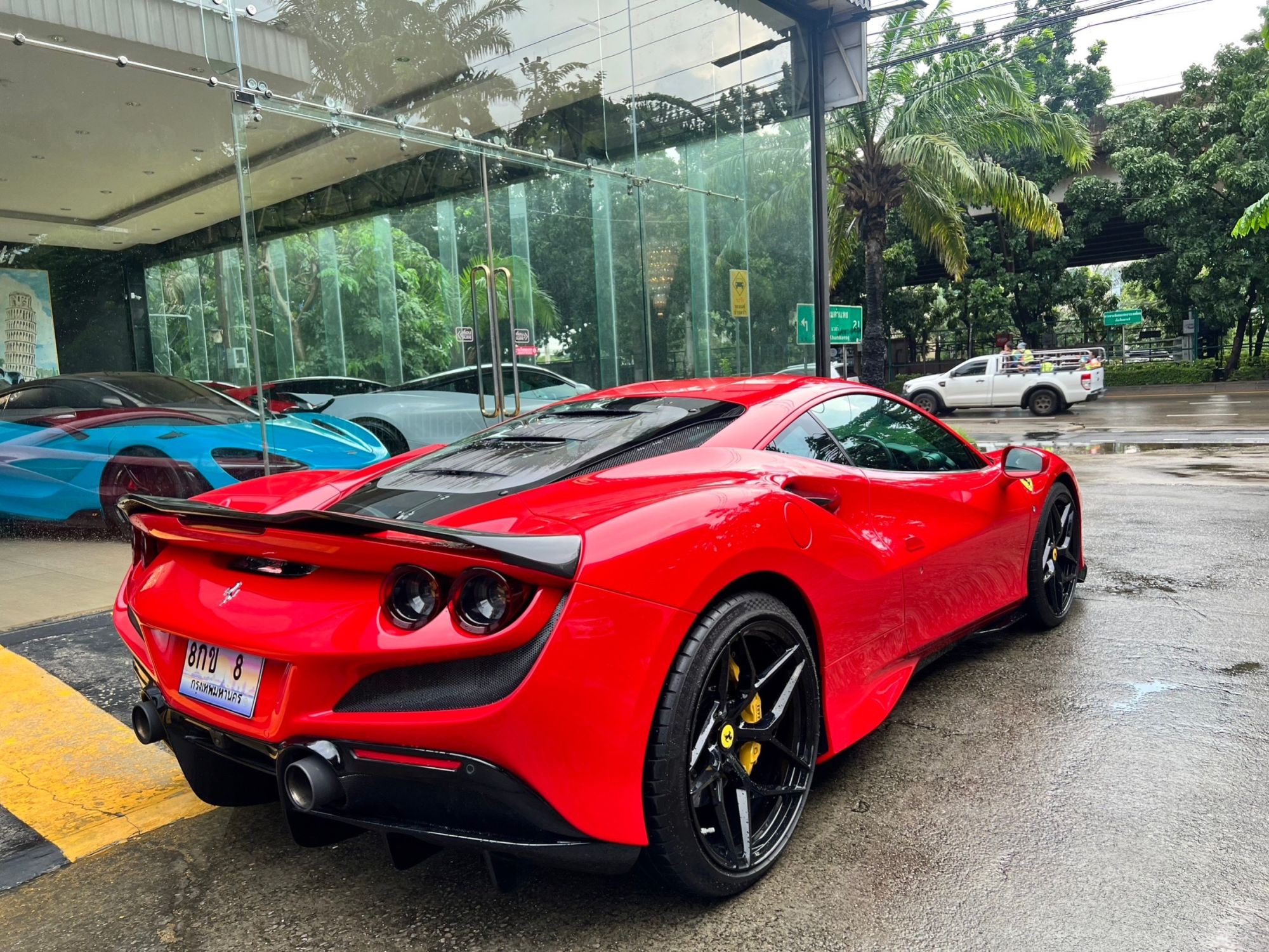 2021 Ferrari F8 Tributo สีแดง (รูปที่ 12)