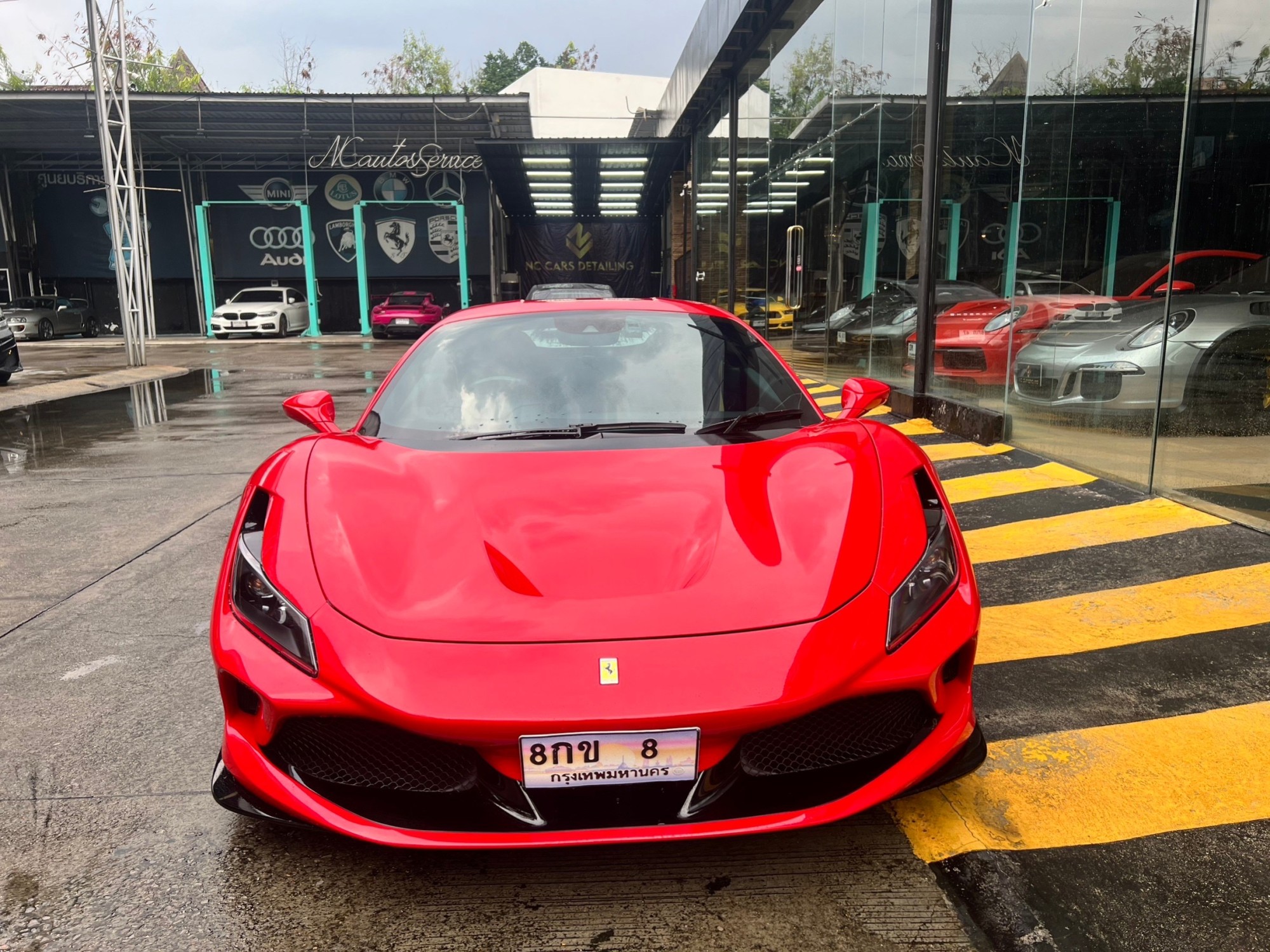 2021 Ferrari F8 Tributo สีแดง (รูปที่ 3)