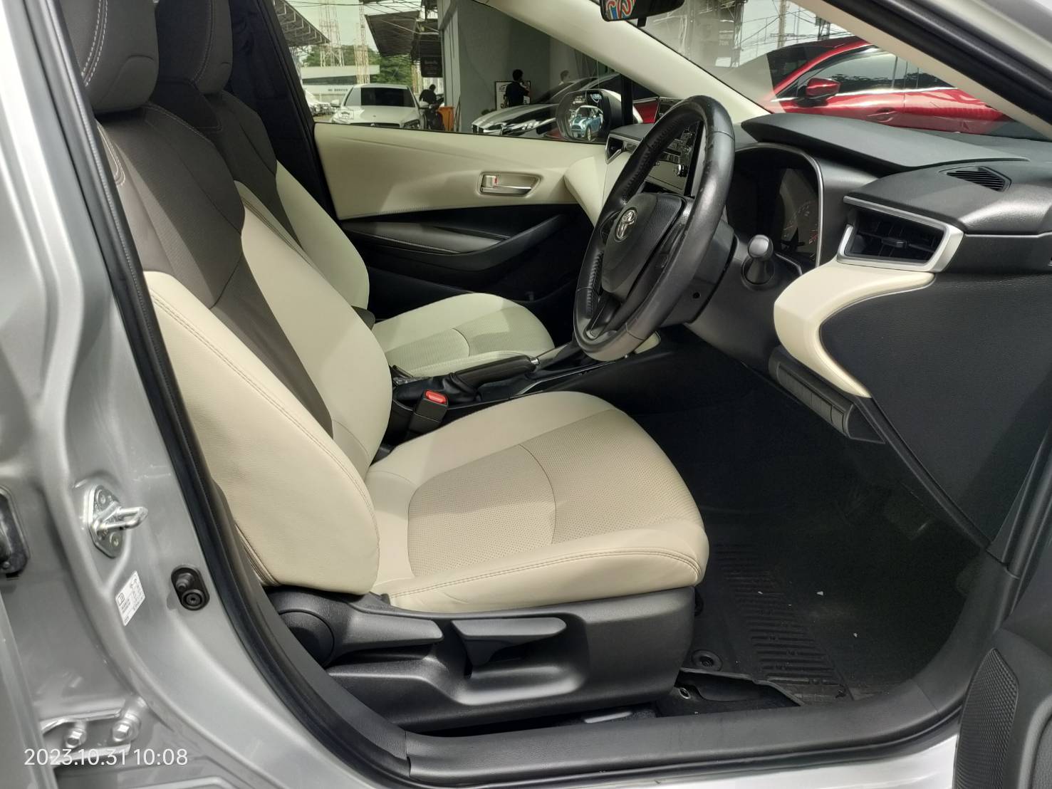 TOYOTA ALTIS 1.6G auto ปี2019 รถมือเดียว ฟรีดาวน์ (รูปที่ 10)