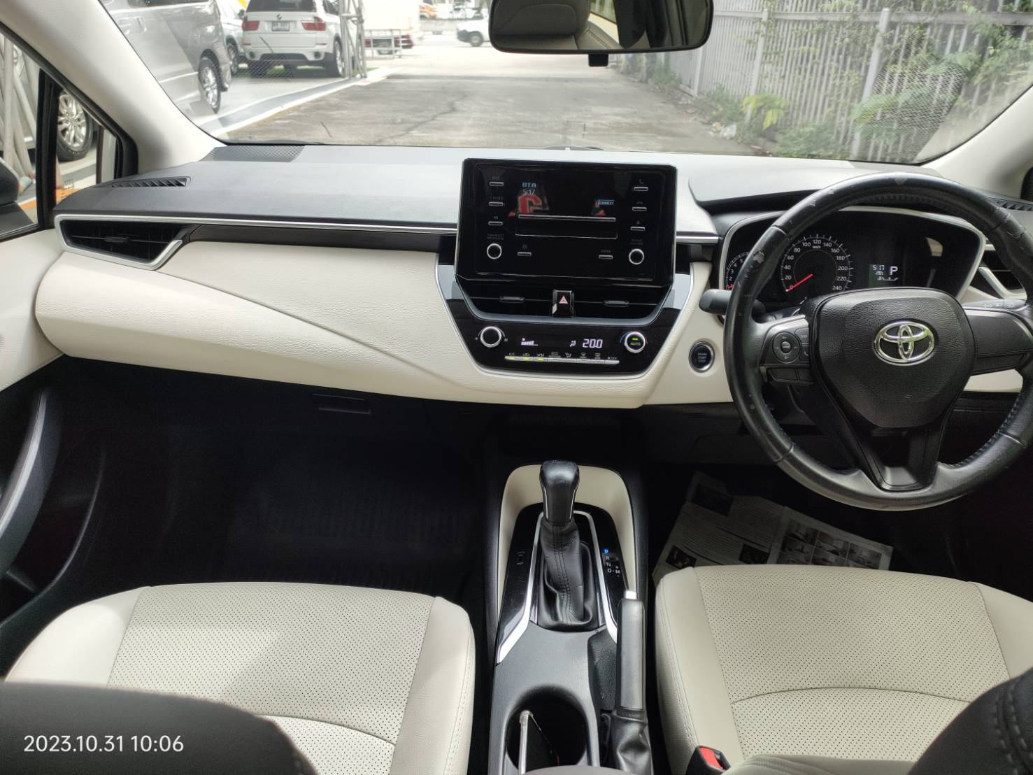 TOYOTA ALTIS 1.6G auto ปี2019 รถมือเดียว ฟรีดาวน์ (รูปที่ 8)